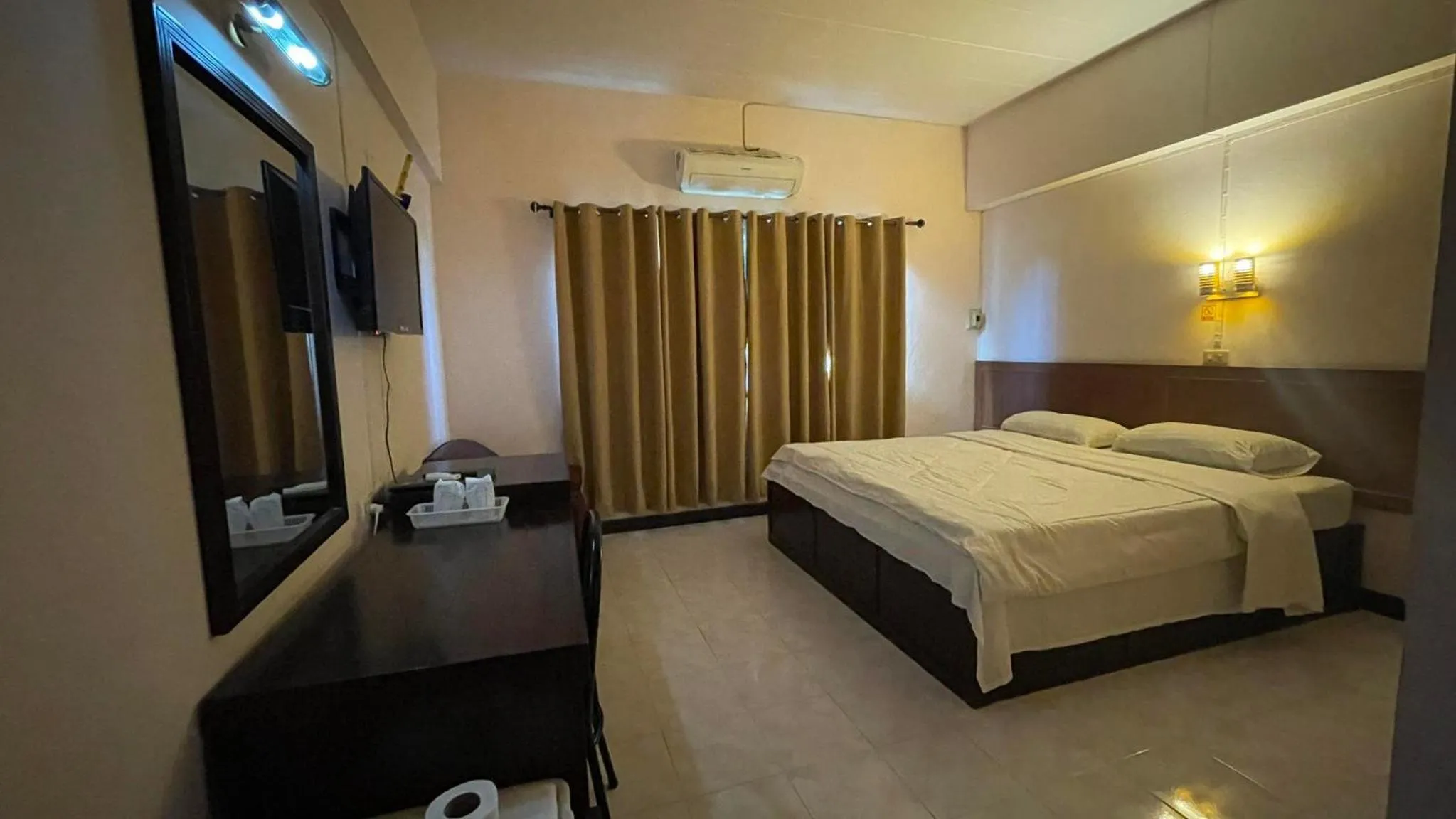 Bedroom, Bed in Thaen Thong Hotel