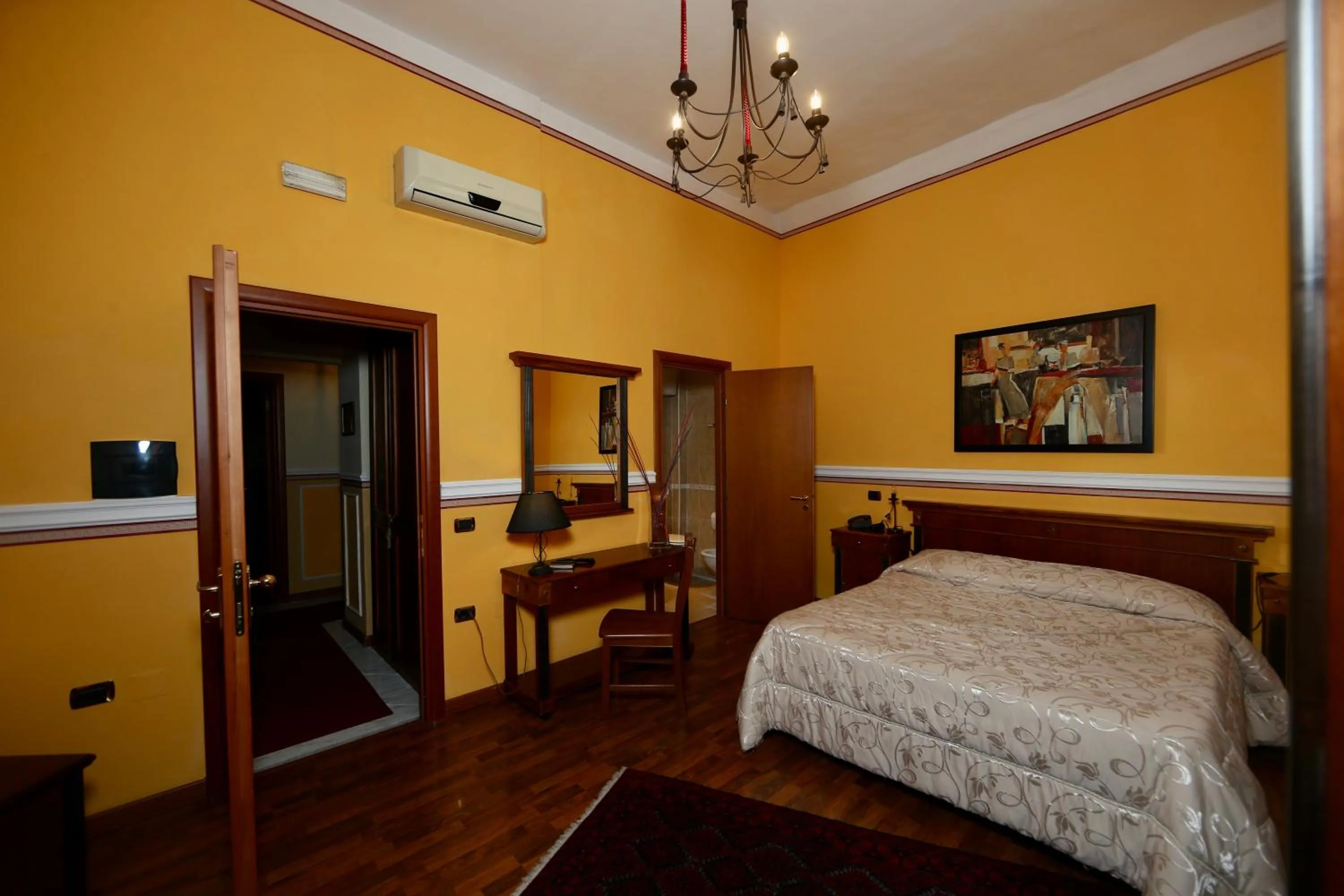 Bedroom, Bed in Hotel Amadeus