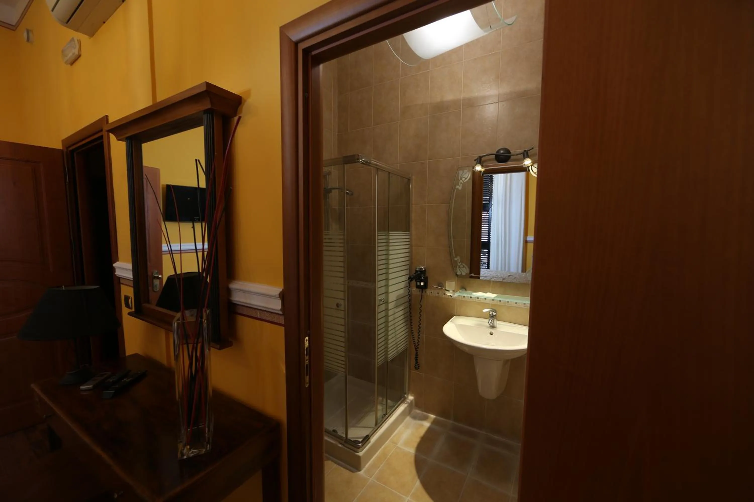 Shower in Hotel Amadeus