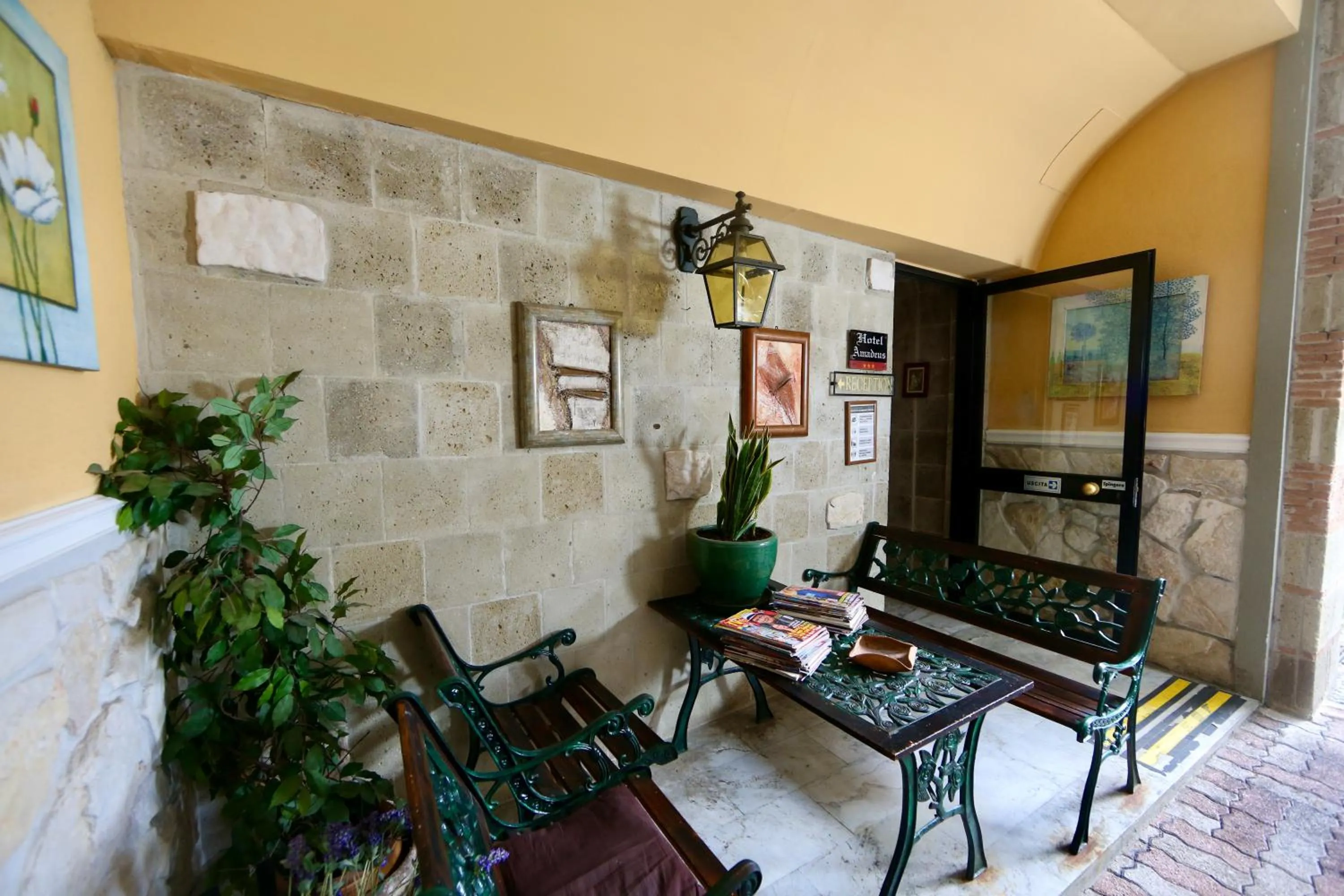 Seating area in Hotel Amadeus