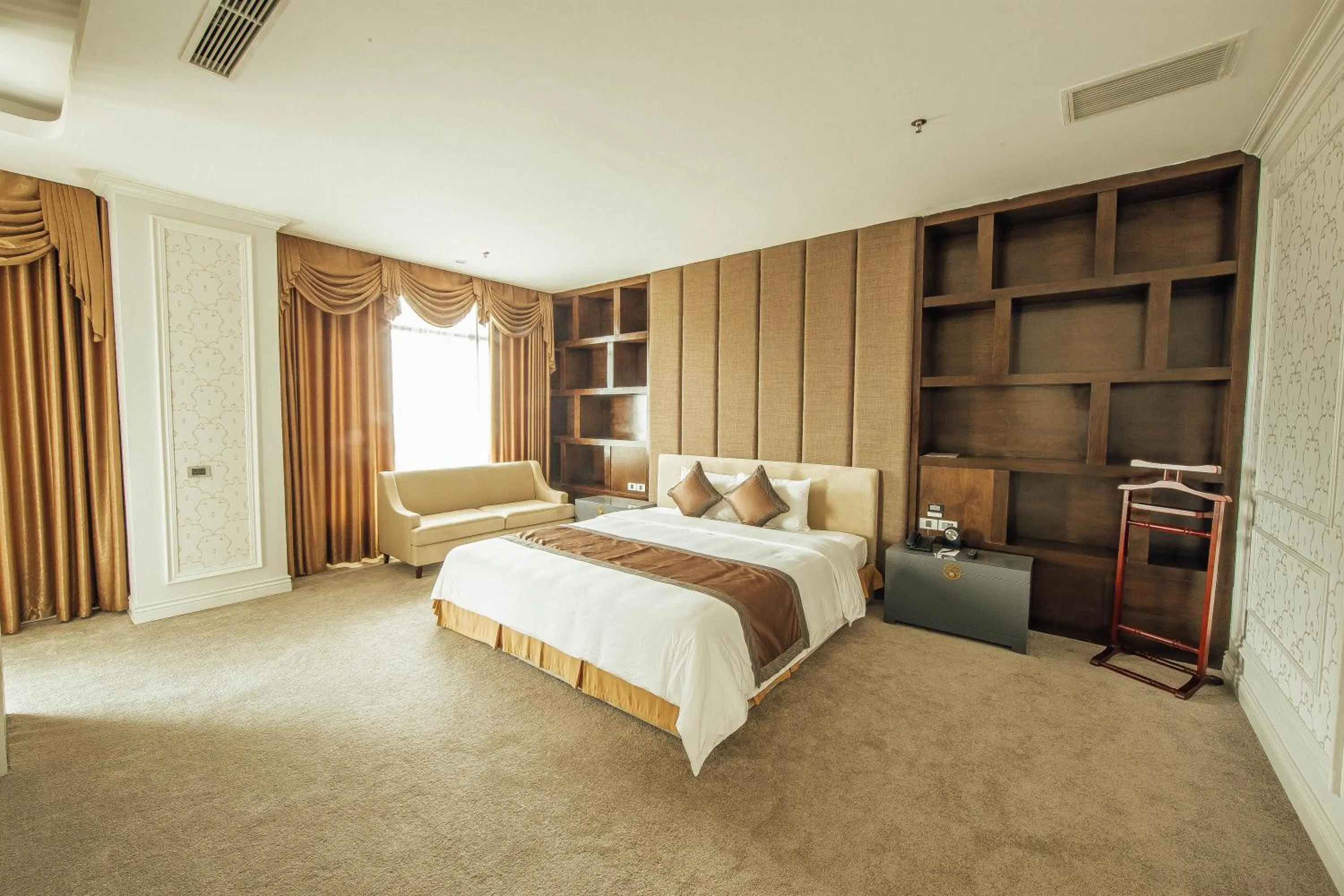 Bed in Muong Thanh Luxury Bac Ninh Hotel