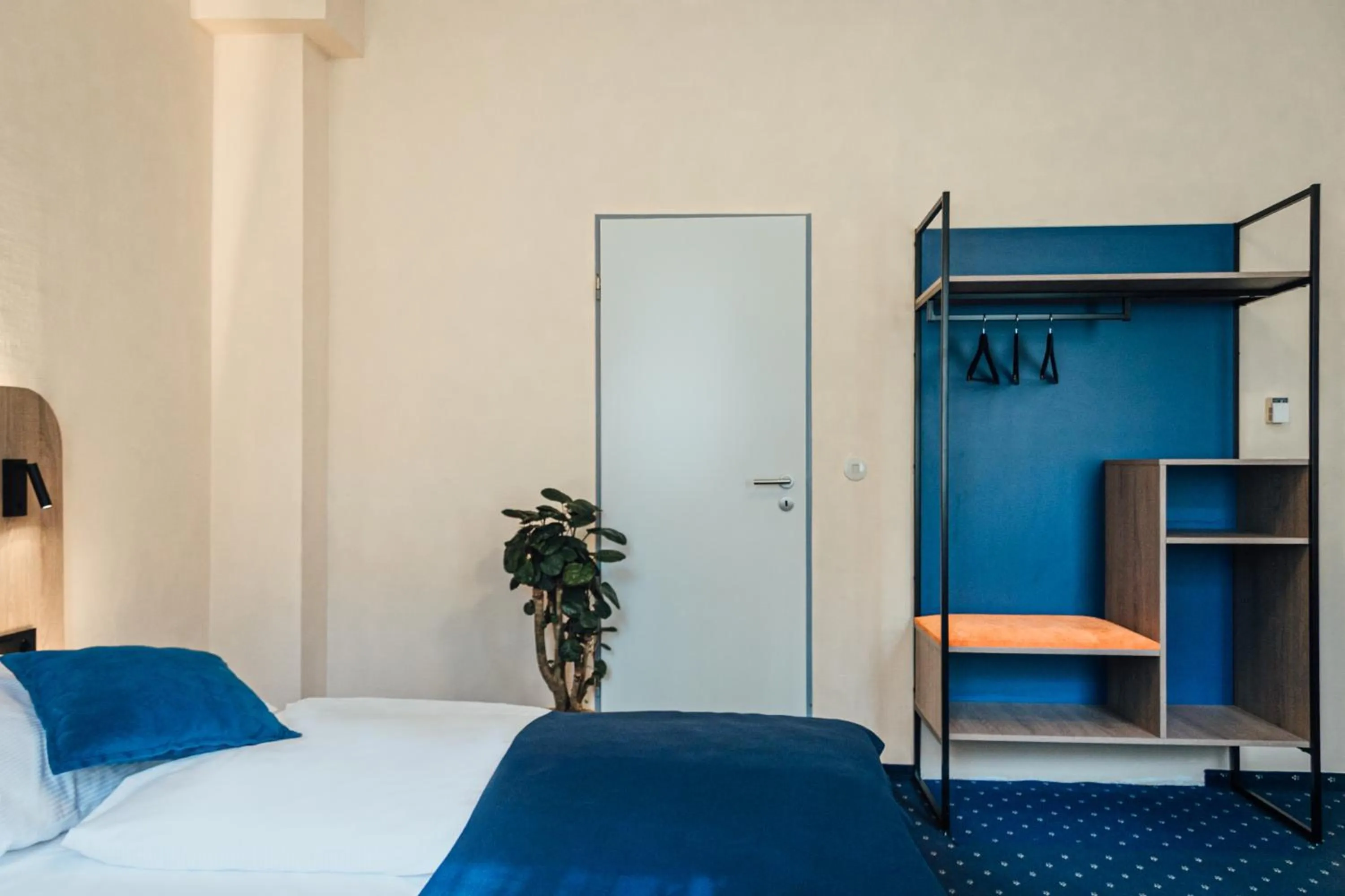 Photo of the whole room, Bed in Hotel Commerz Hamburg