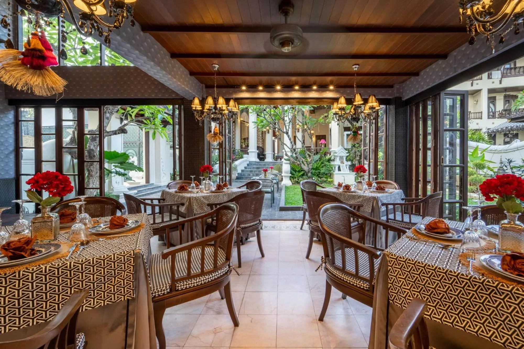 Restaurant/places to eat in Puripunn Hideaway