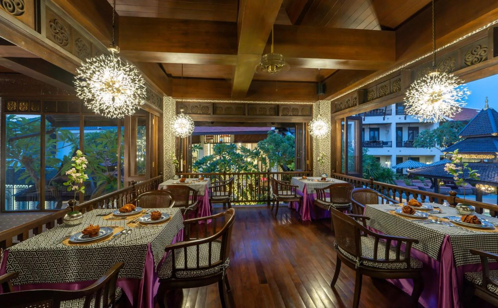 Restaurant/places to eat in Puripunn Hideaway