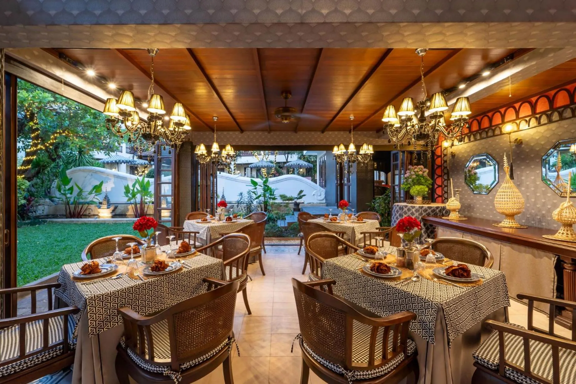 Restaurant/places to eat in Puripunn Hideaway