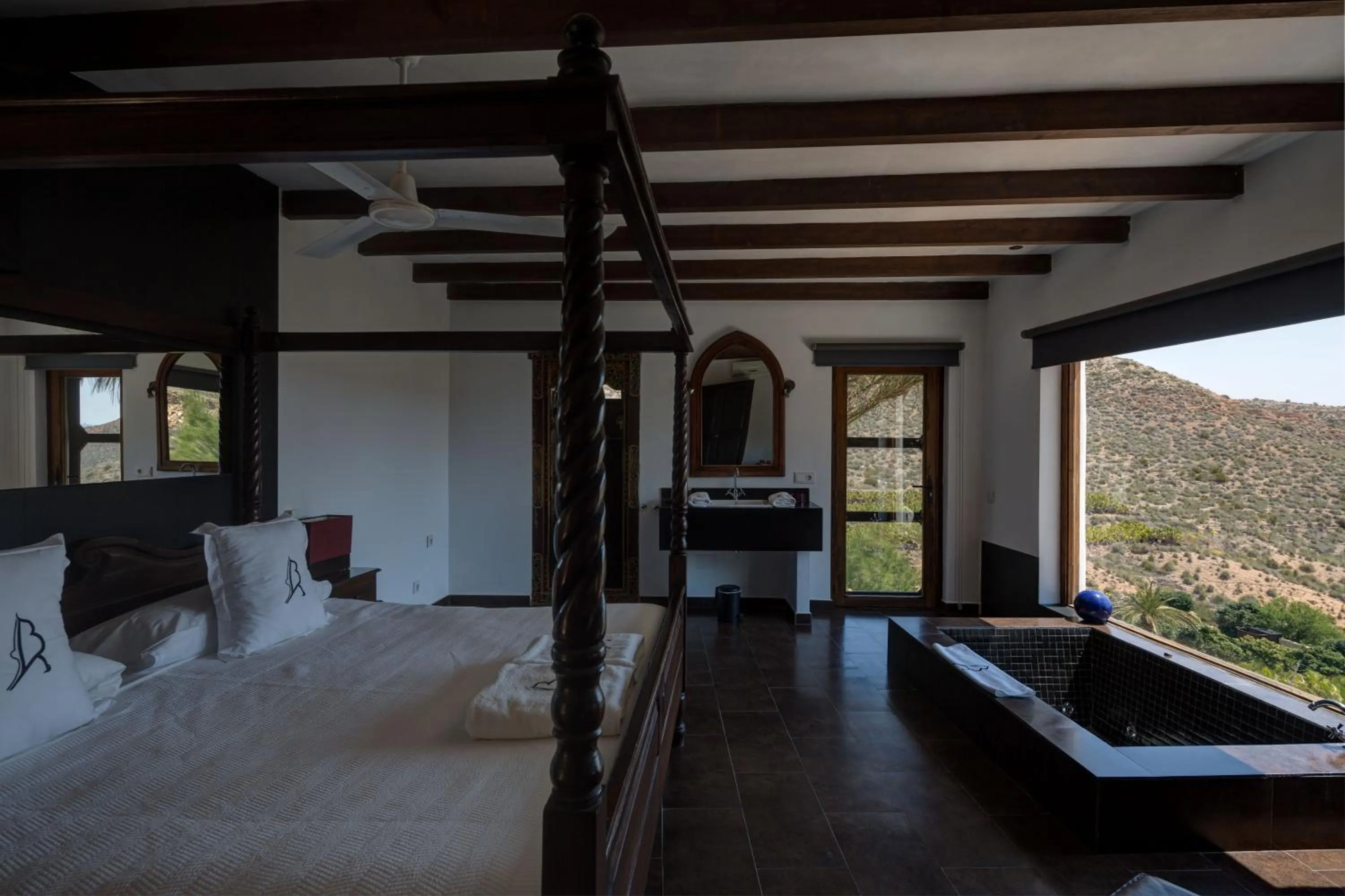 Photo of the whole room in La Almendra y El Gitano