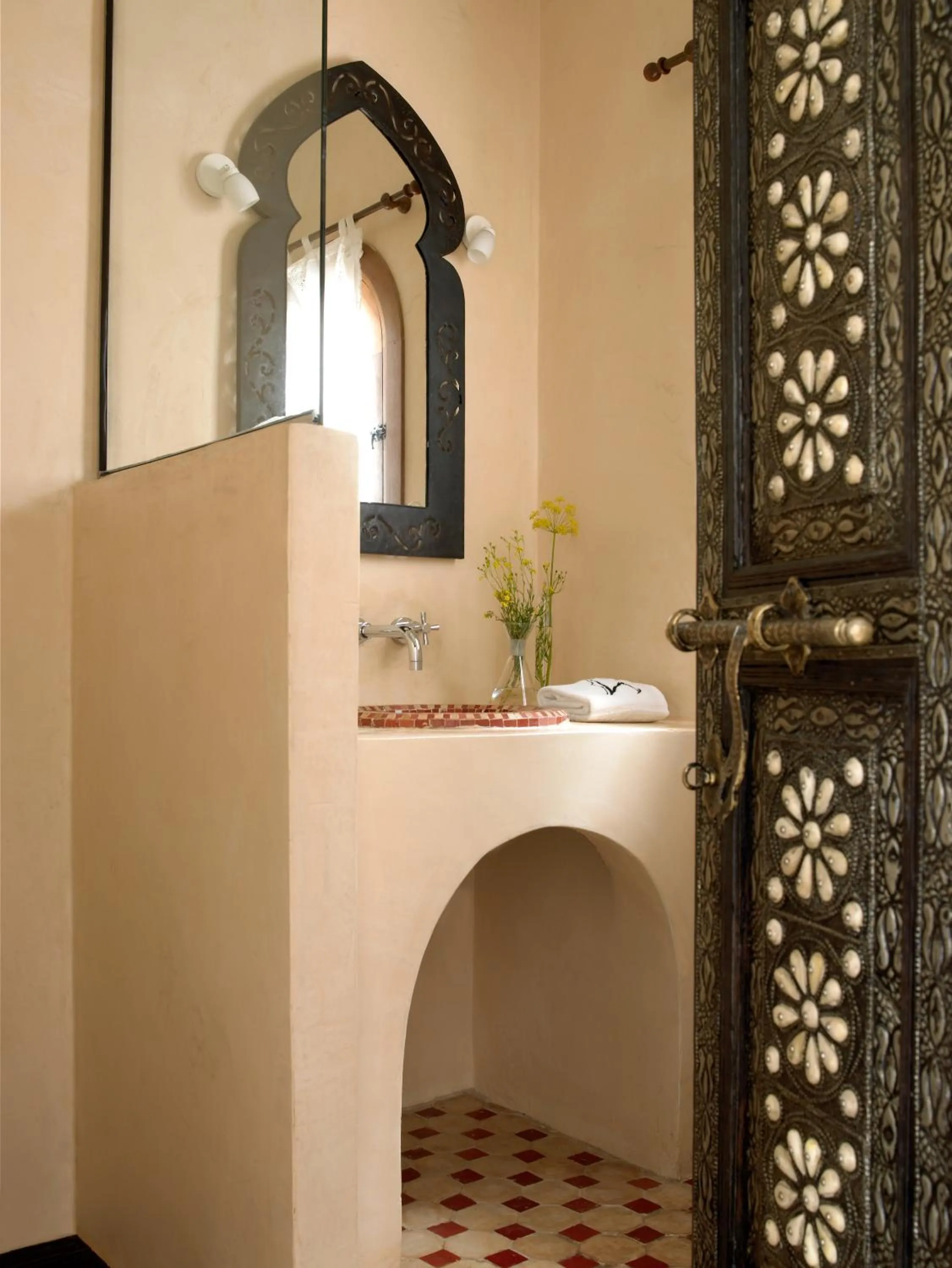 Decorative detail in La Almendra y El Gitano