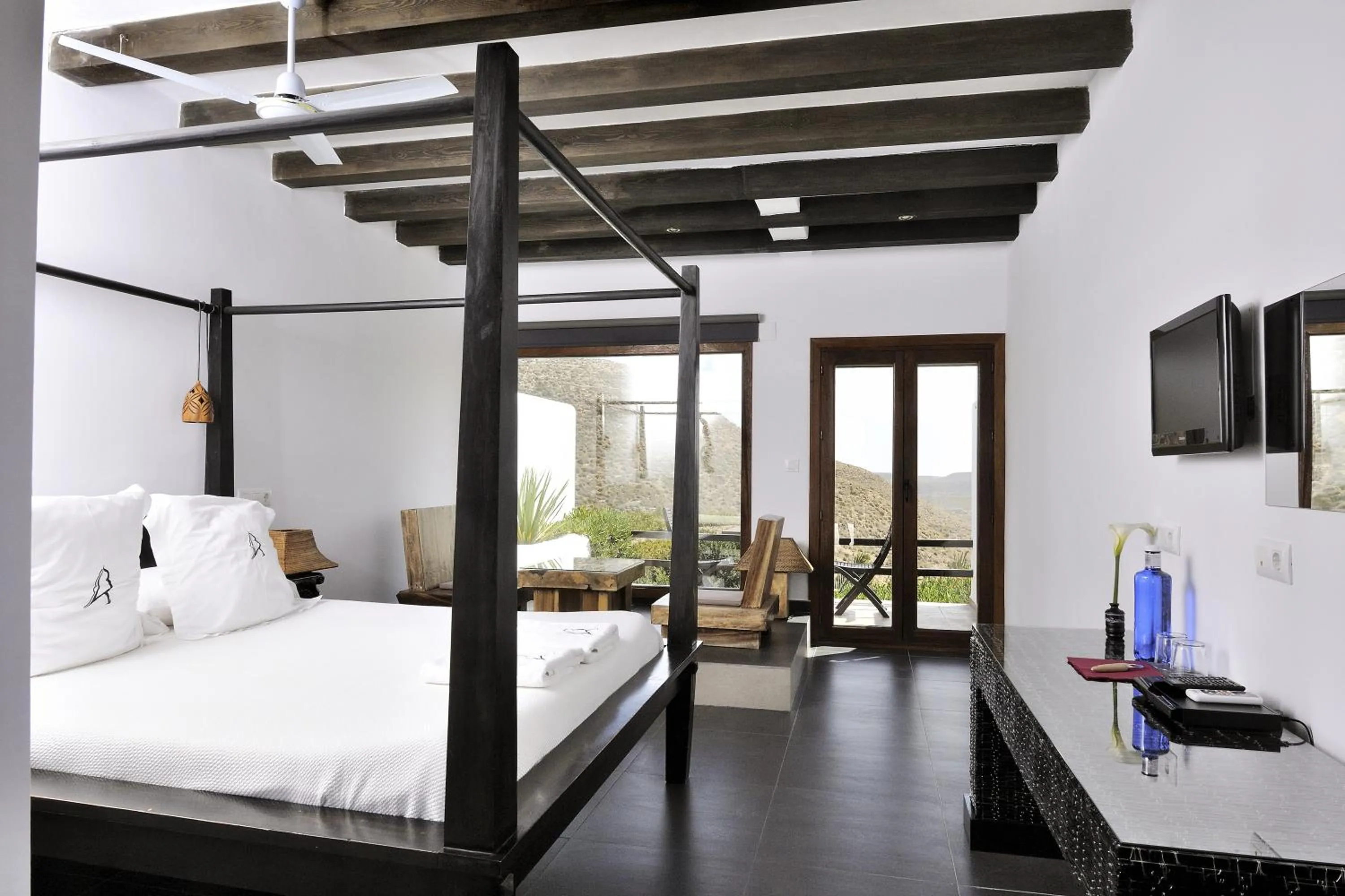 Decorative detail, Bed in La Almendra y El Gitano