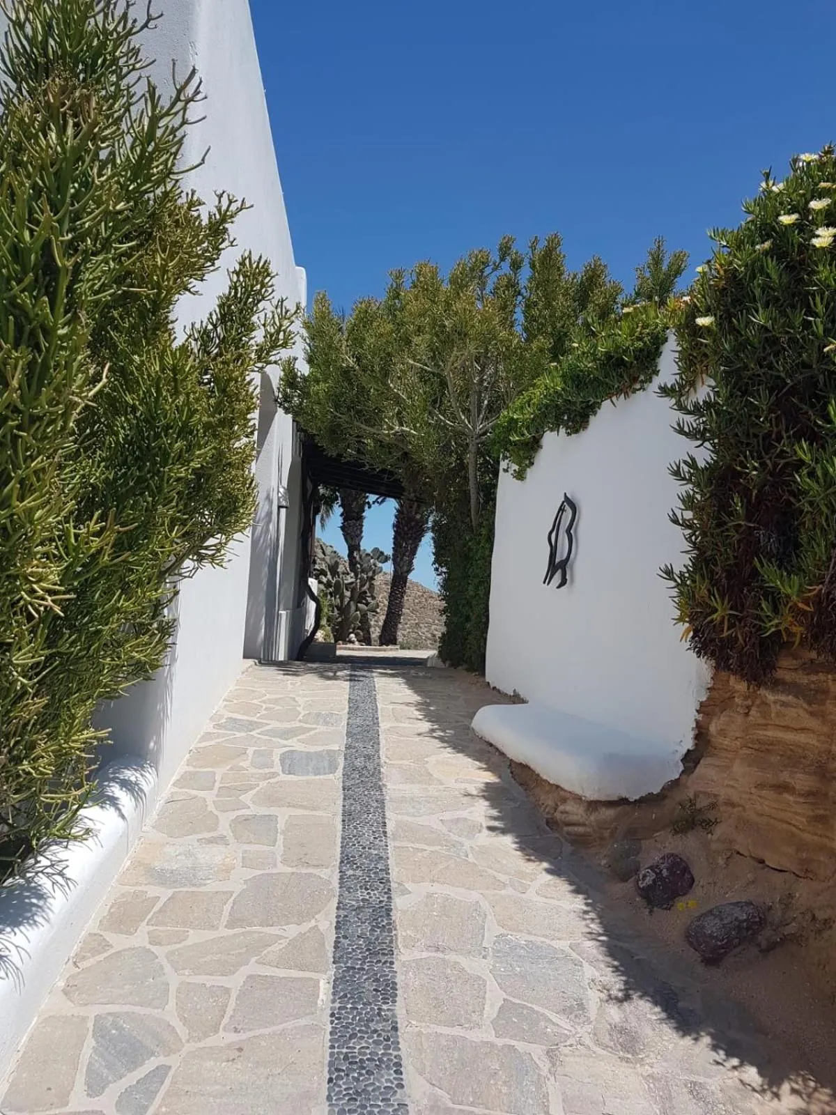 Facade/entrance in La Almendra y El Gitano
