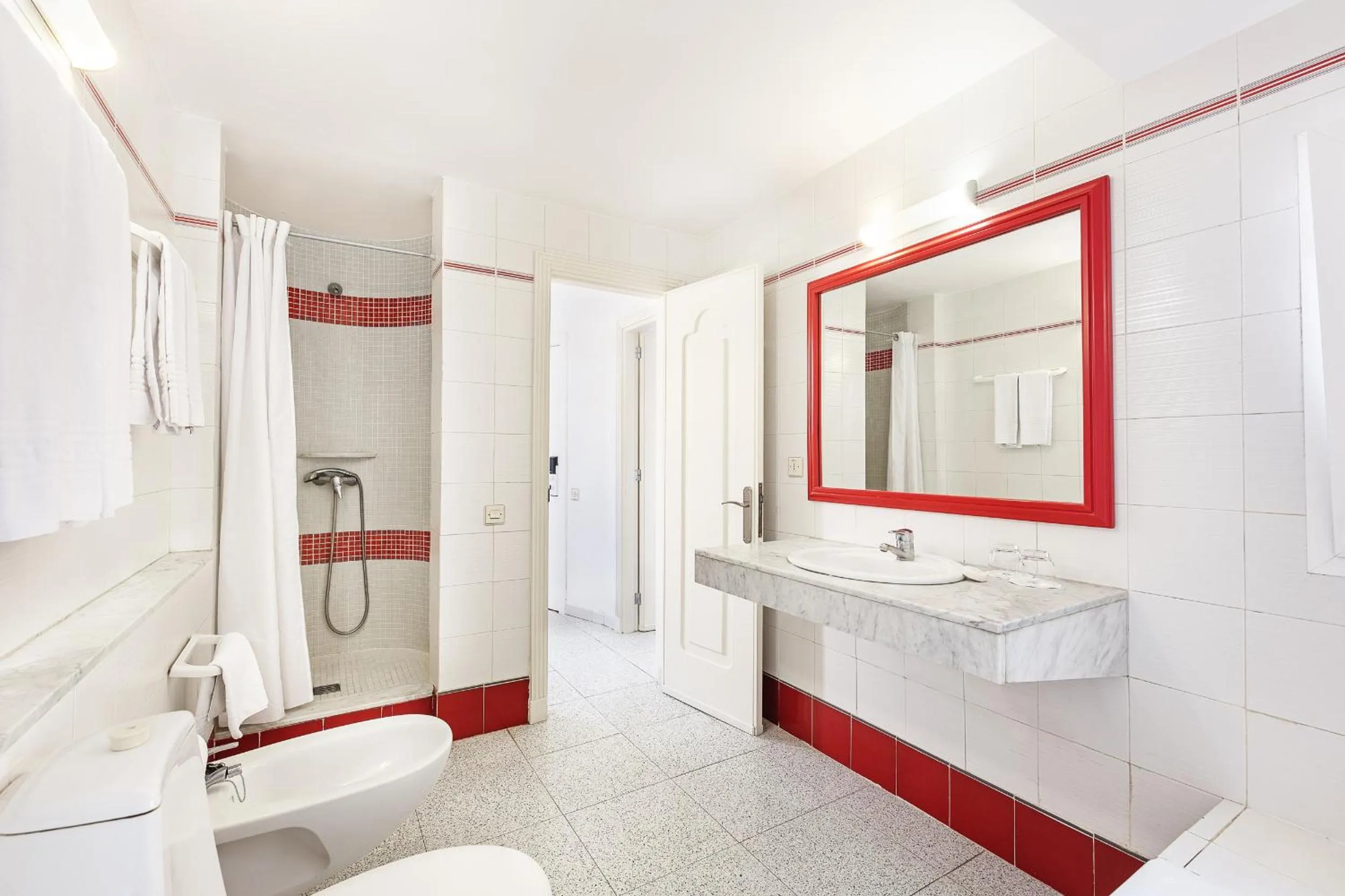 Bathroom in Apartamentos LIVVO Koala Garden