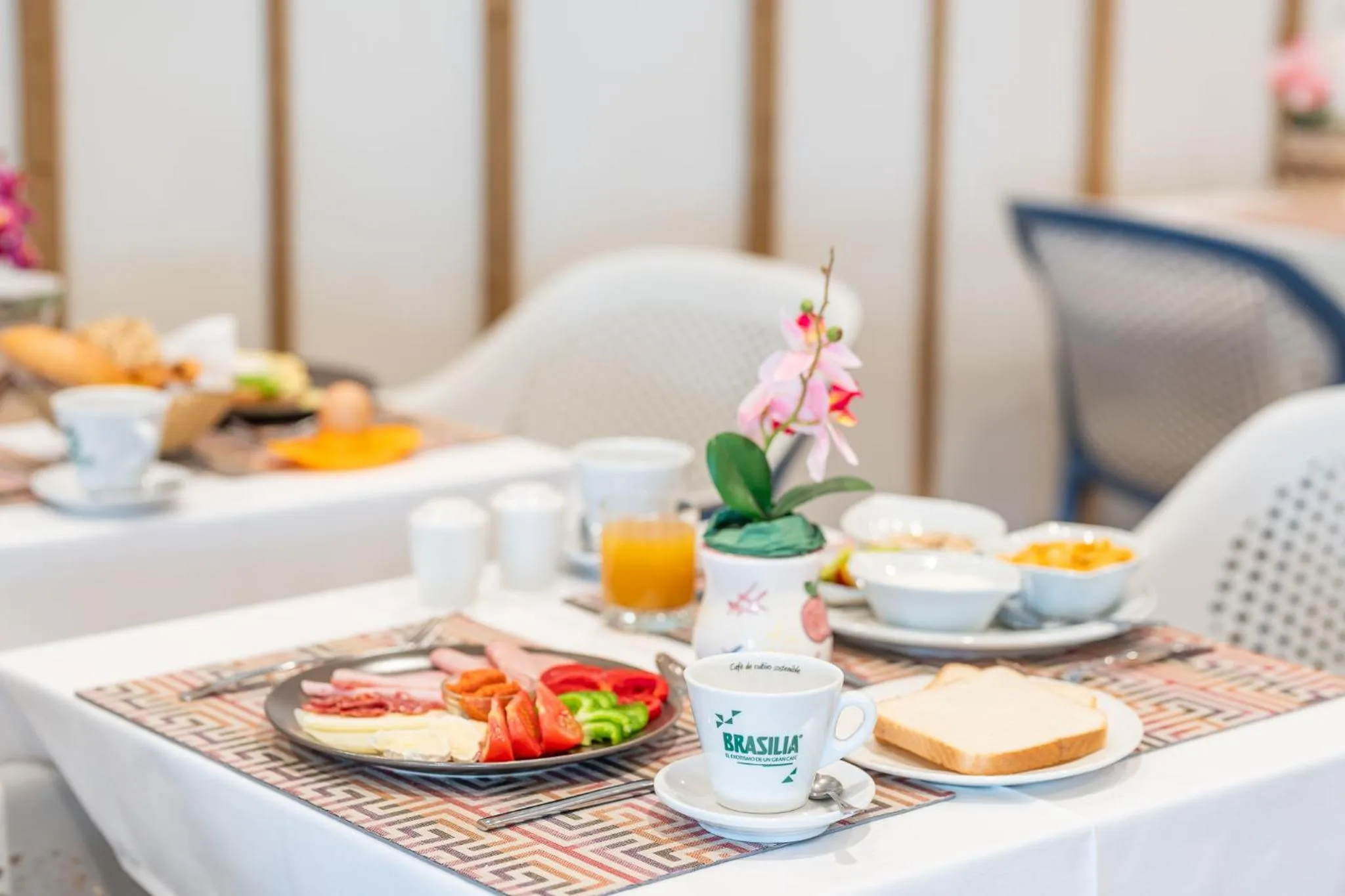 Restaurant/places to eat in Apartamentos LIVVO Koala Garden