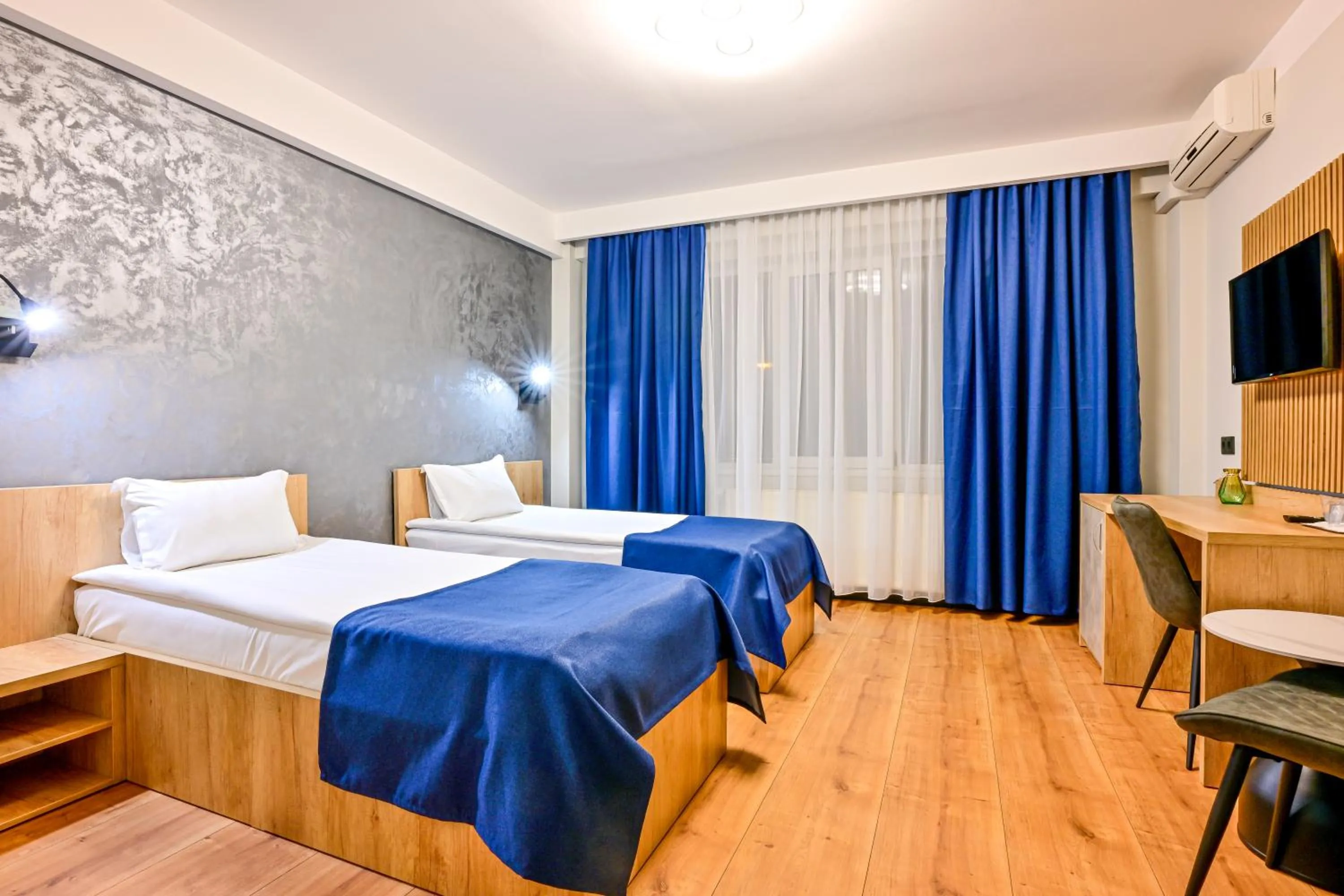 Photo of the whole room, Bed in Hotel Class Hermannstadt