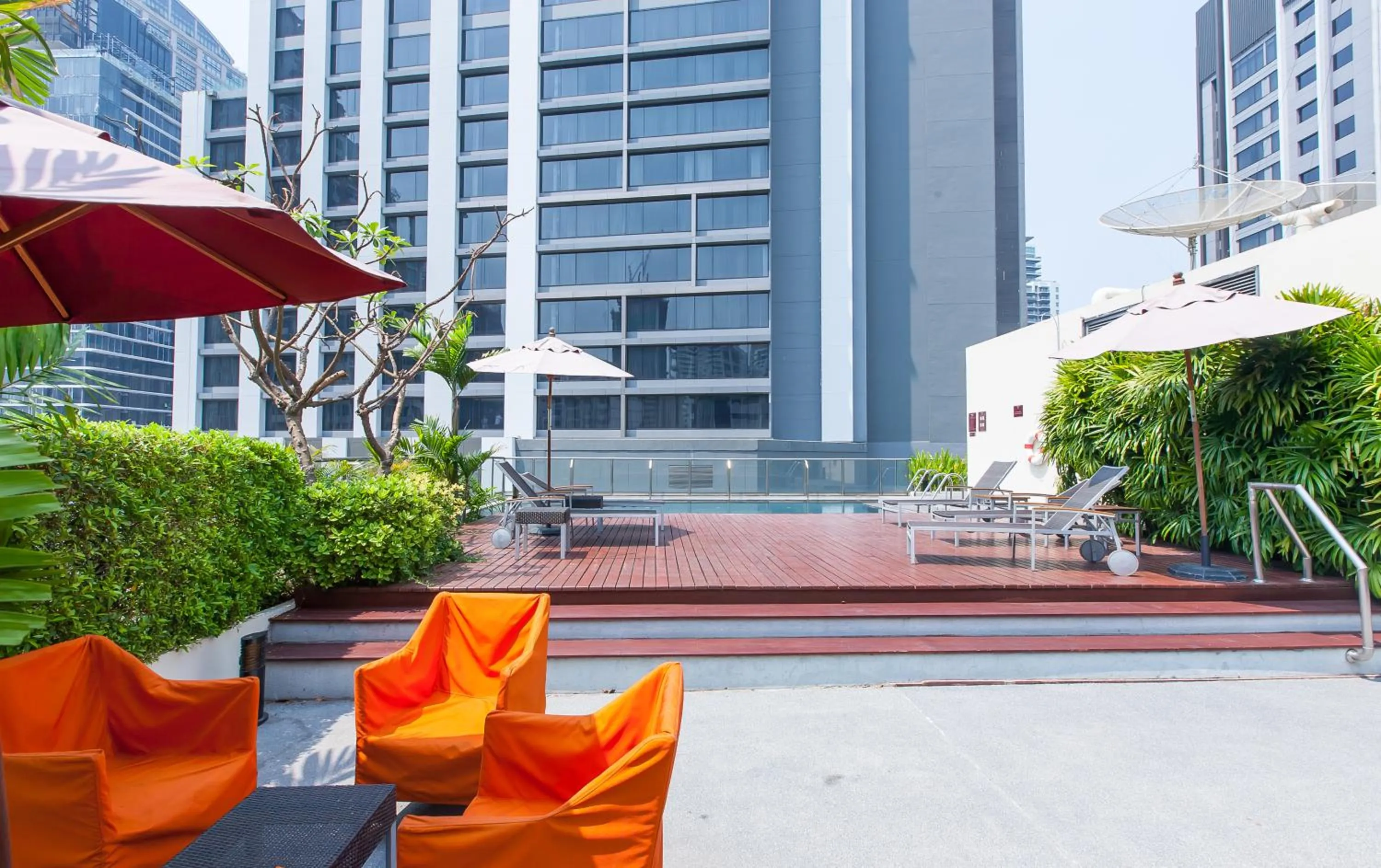 Swimming pool in Oakwood Residence Sukhumvit 24 Bangkok