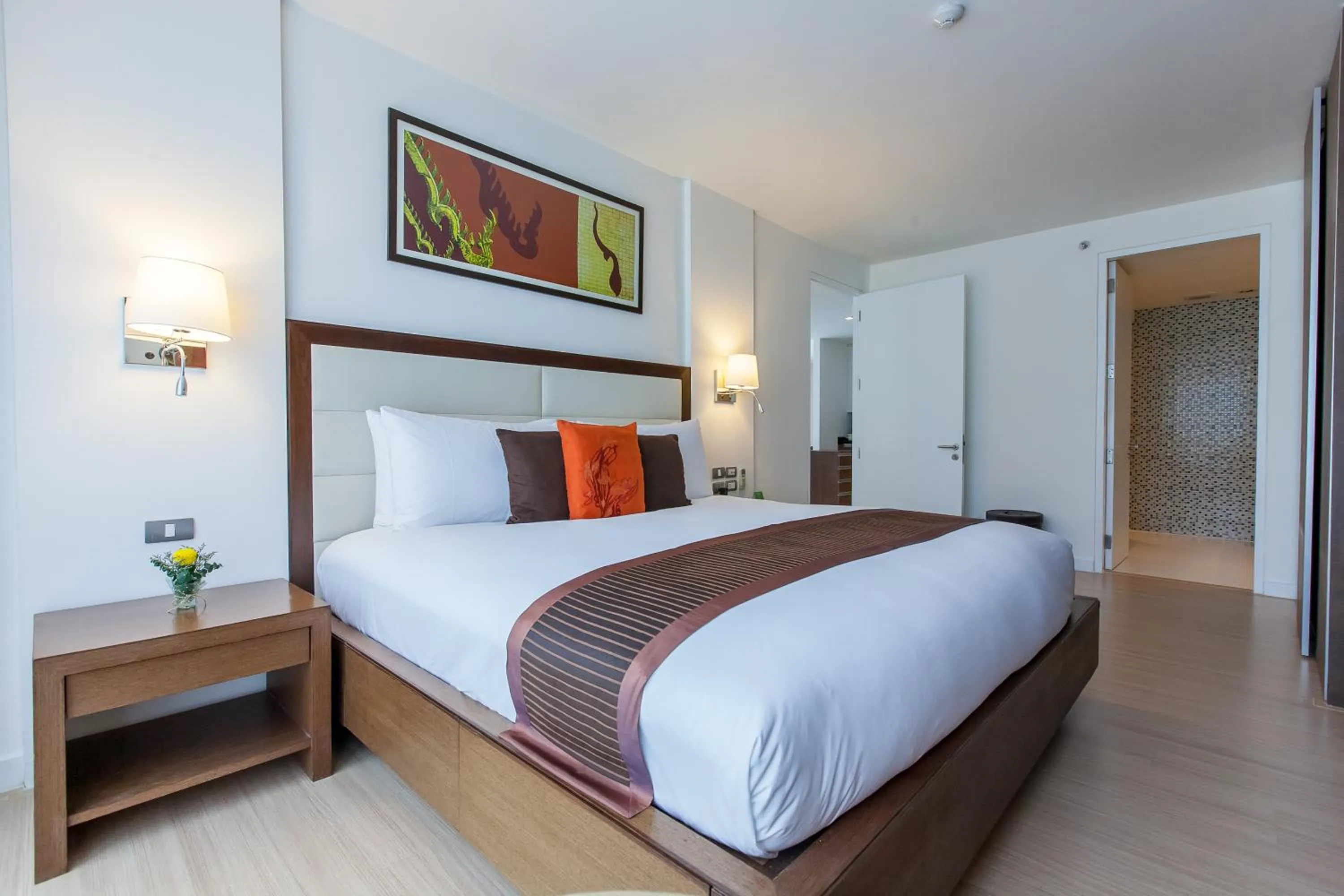 Bedroom, Bed in Oakwood Residence Sukhumvit 24 Bangkok