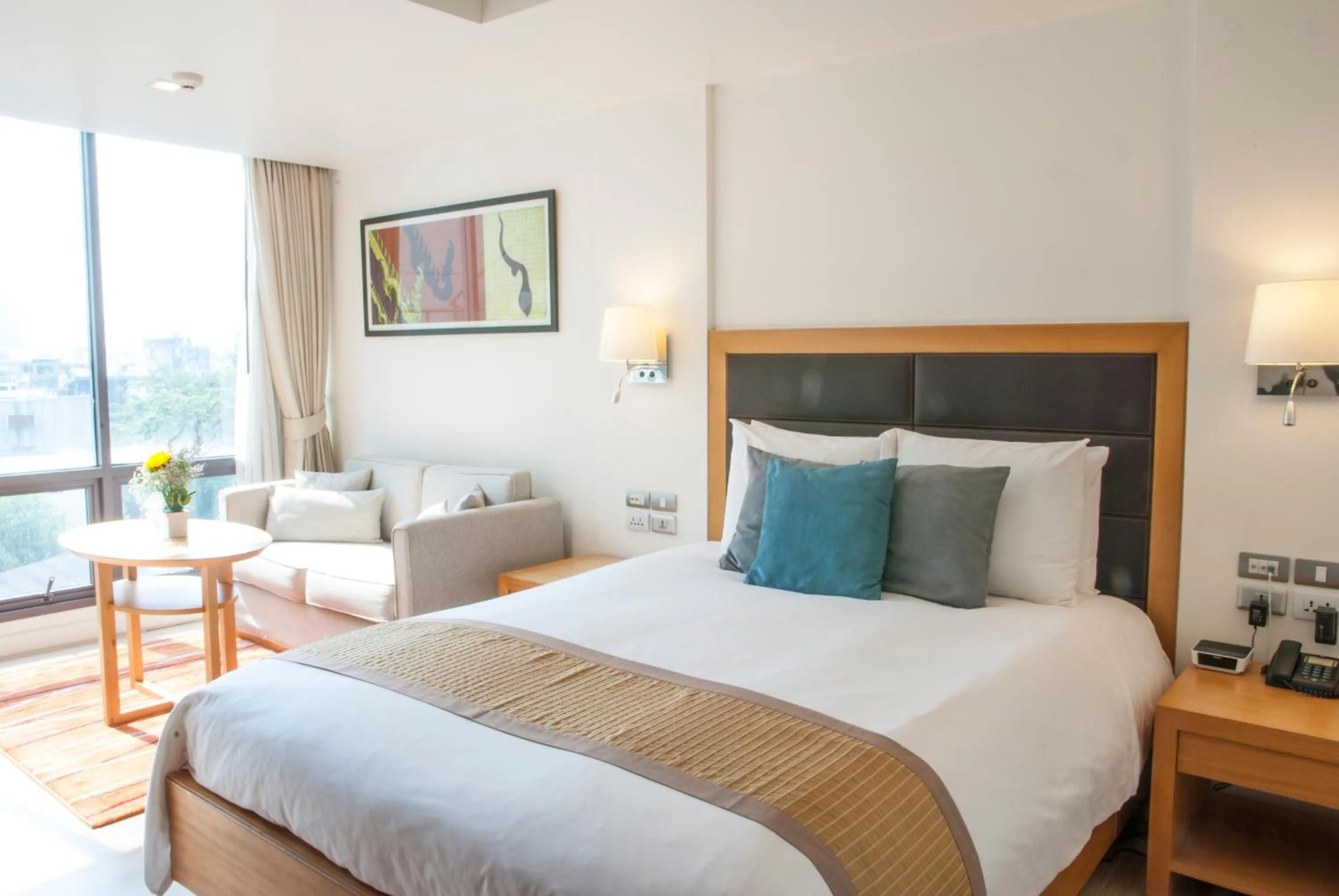 Bed in Oakwood Residence Sukhumvit 24 Bangkok