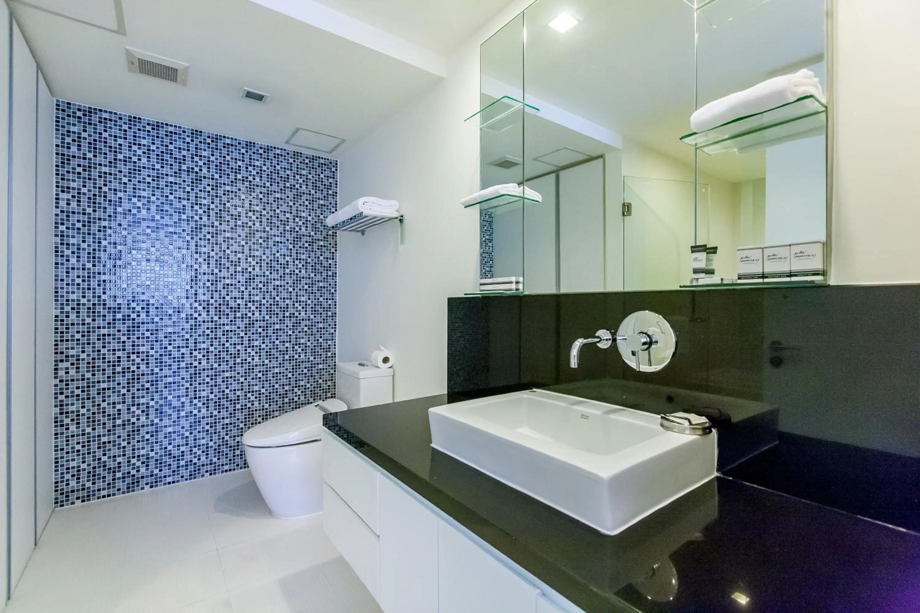 Bathroom in Oakwood Residence Sukhumvit 24 Bangkok