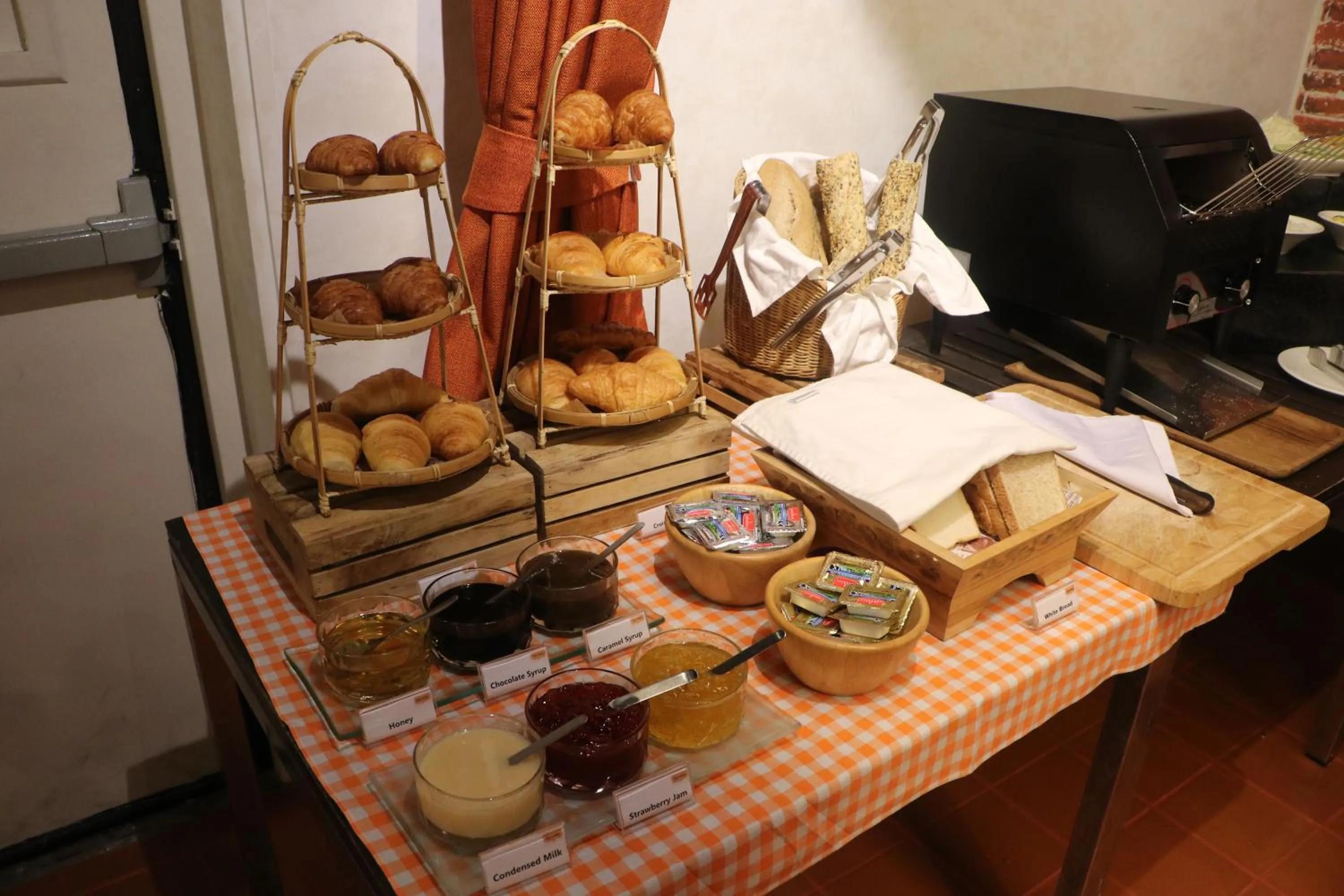 Oakwood Residence Sukhumvit 24 Bangkok