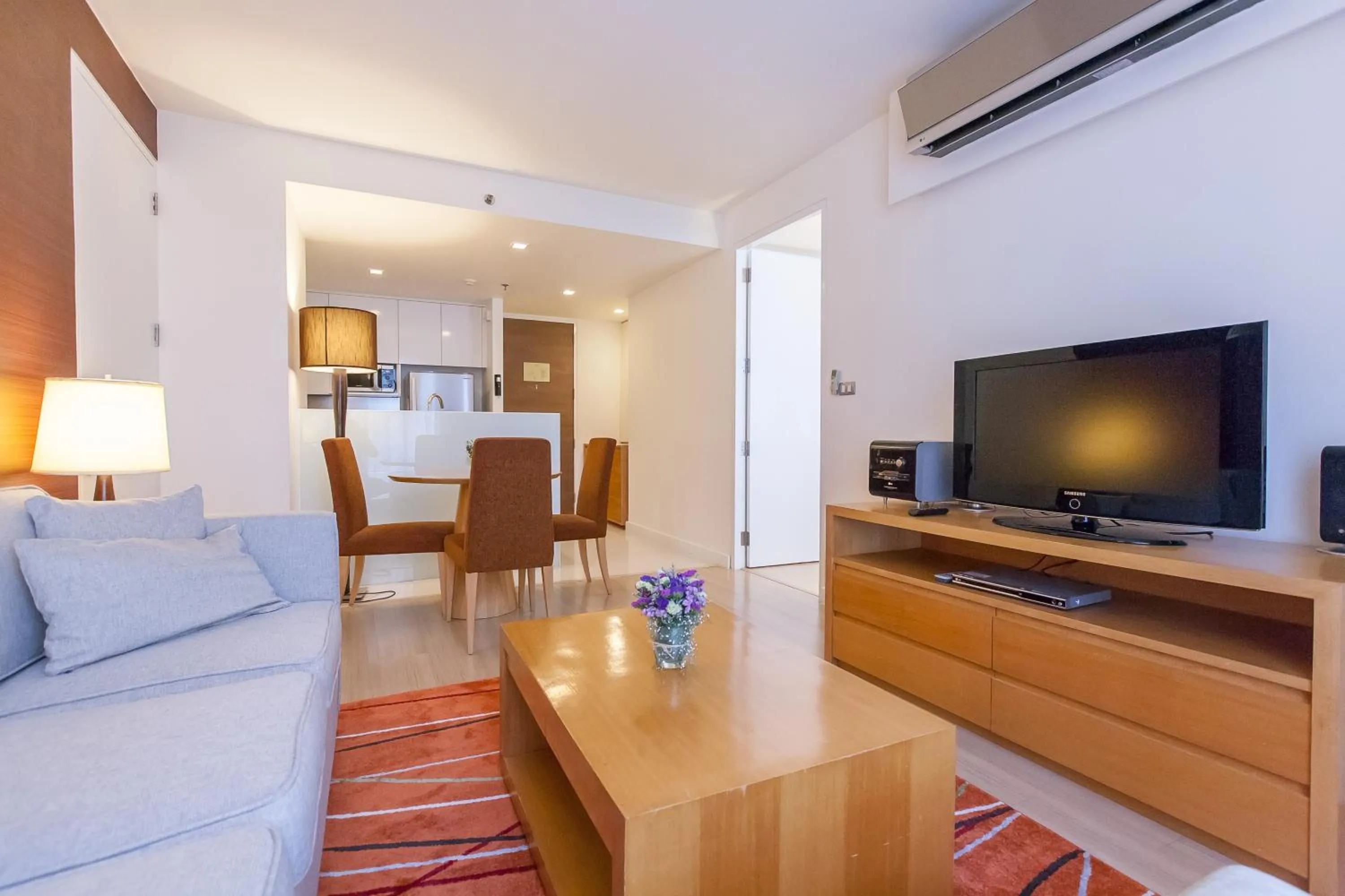 Living room in Oakwood Residence Sukhumvit 24 Bangkok