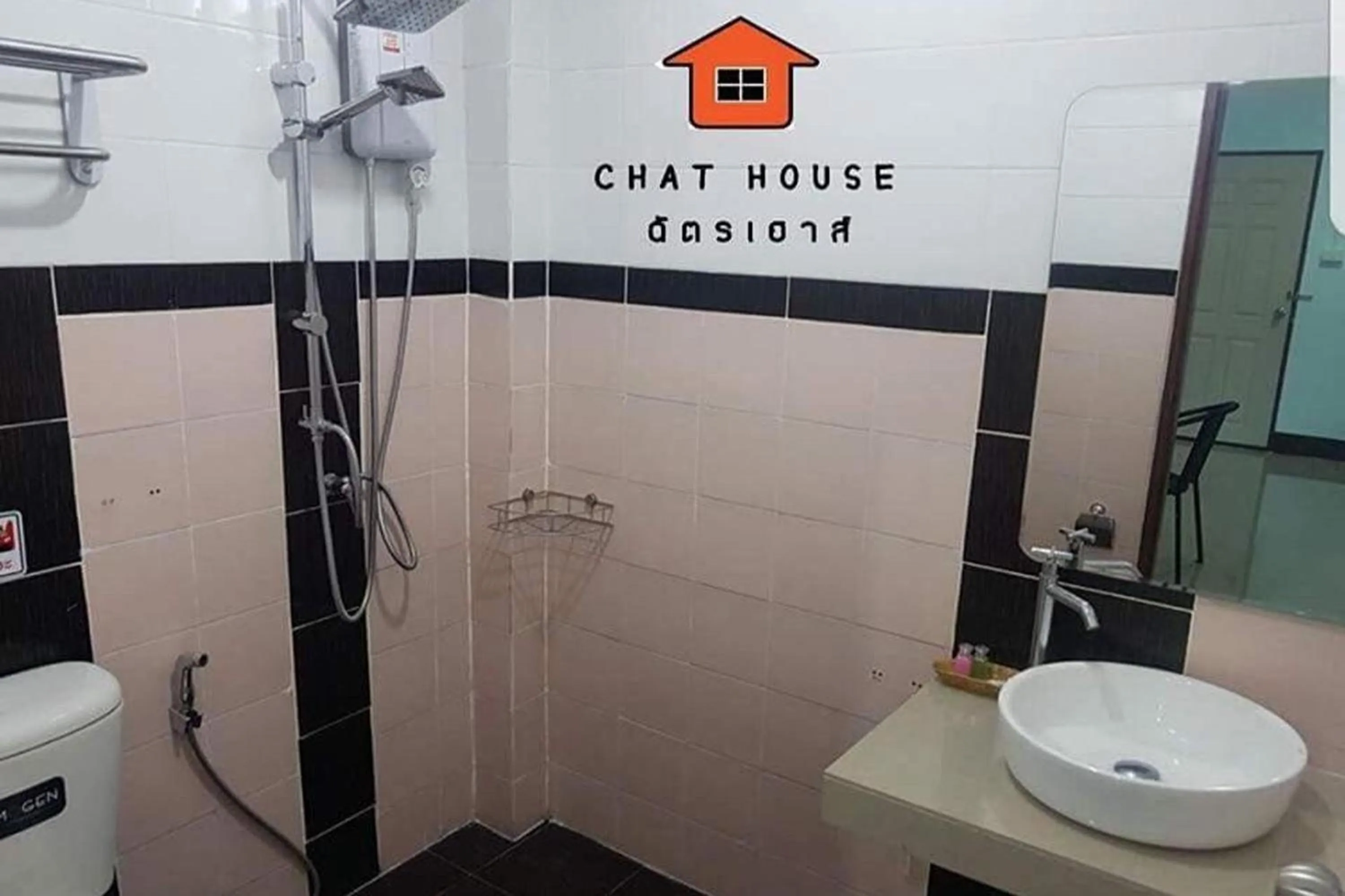Shower in Chat House Chiang Rai