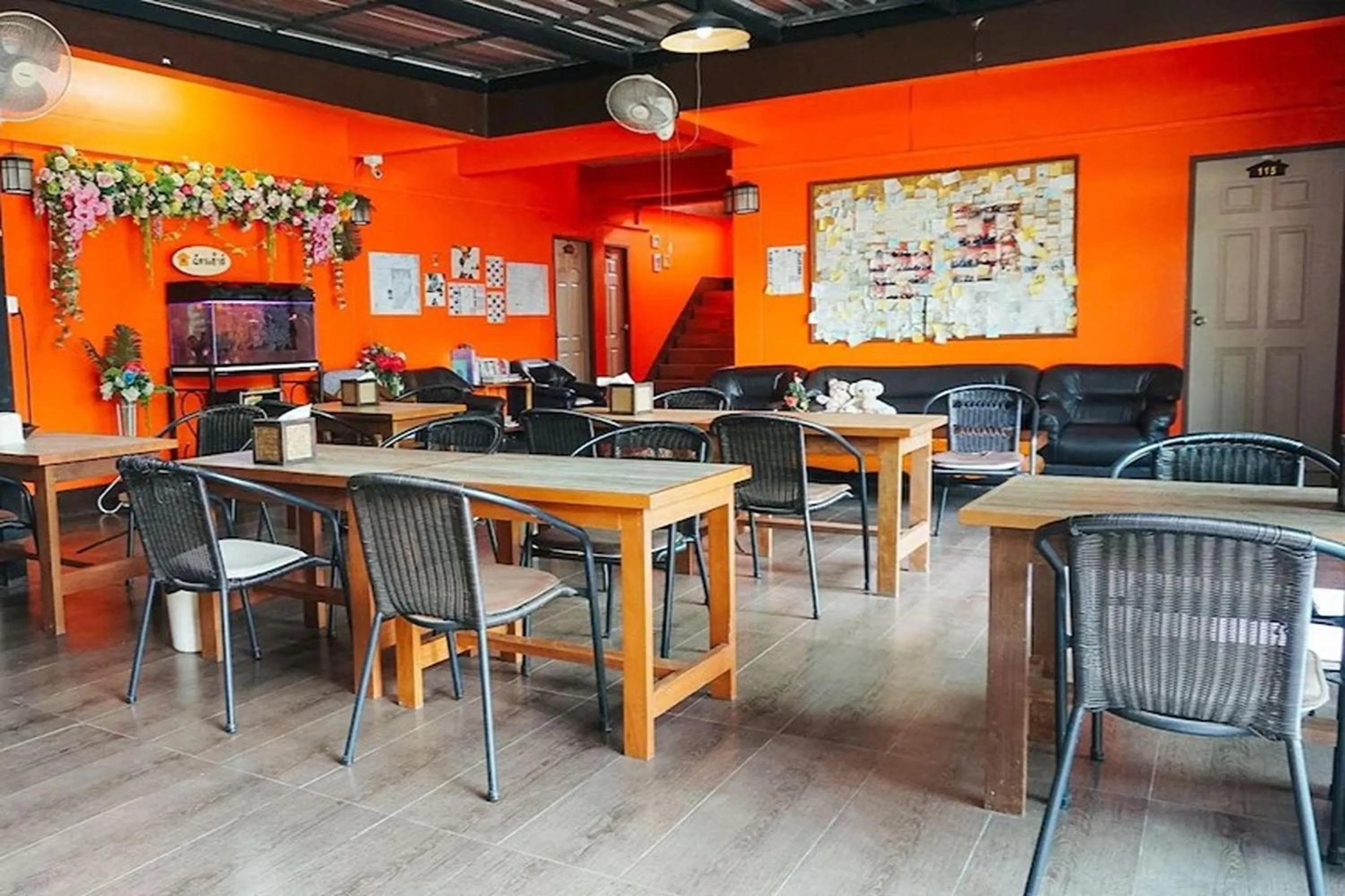 Restaurant/places to eat in Chat House Chiang Rai