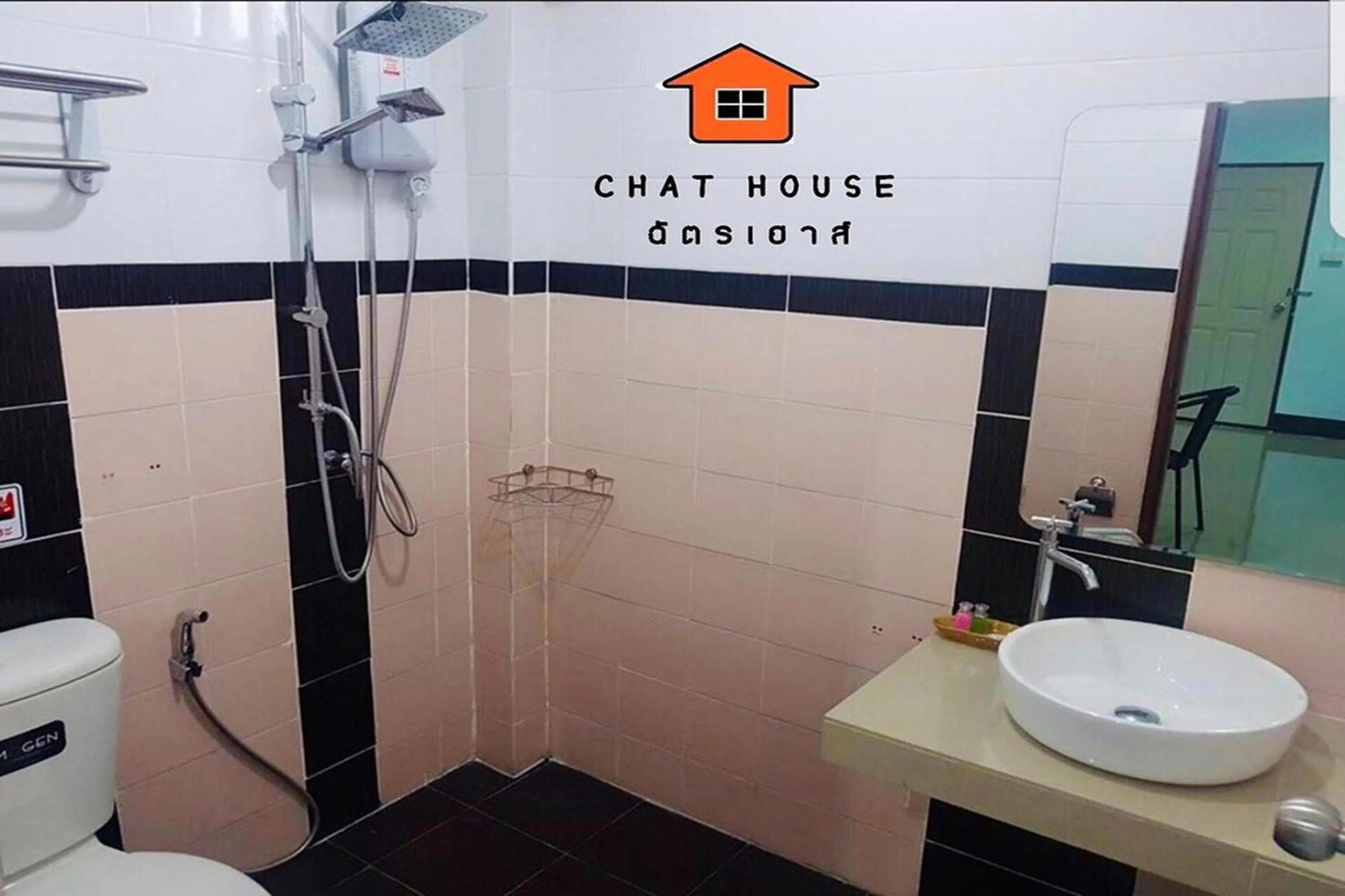 Shower in Chat House Chiang Rai