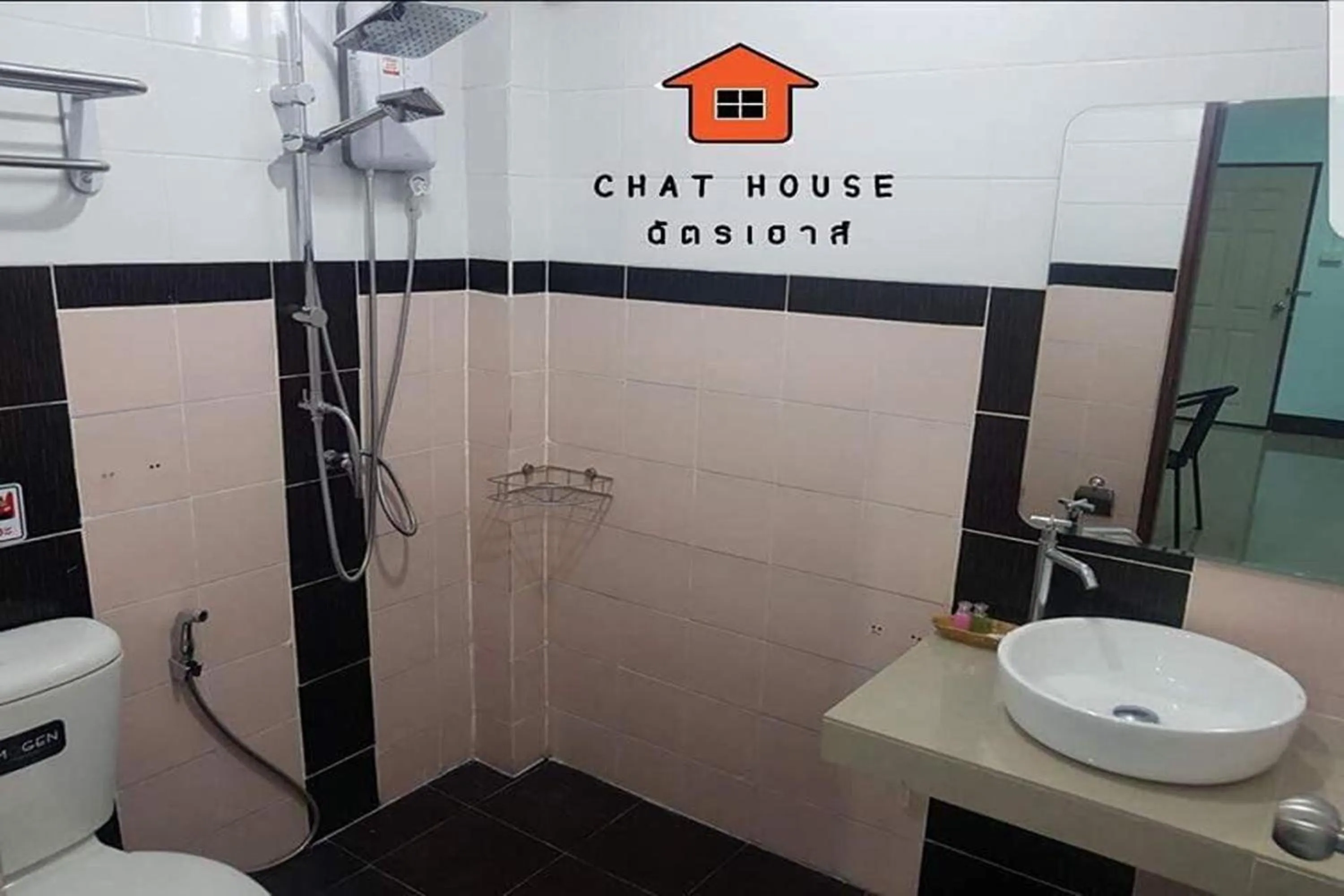 Shower in Chat House Chiang Rai