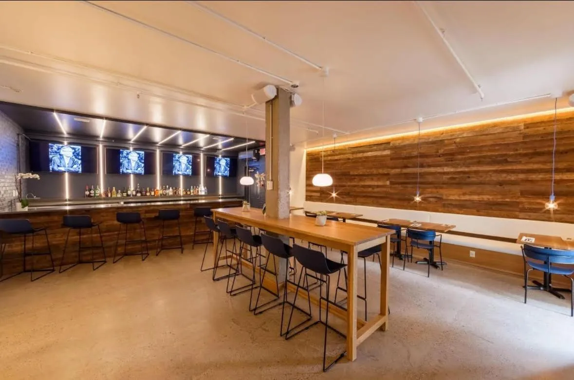 Restaurant/places to eat in Ramada by Wyndham Newark/Wilmington