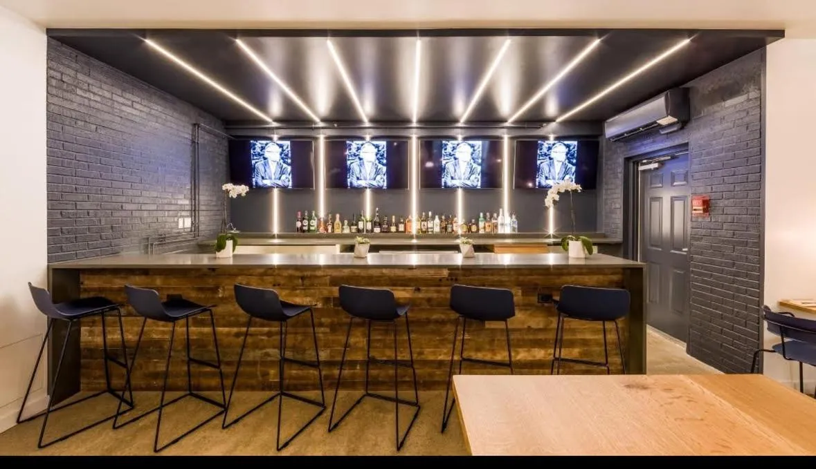 Restaurant/places to eat in Ramada by Wyndham Newark/Wilmington