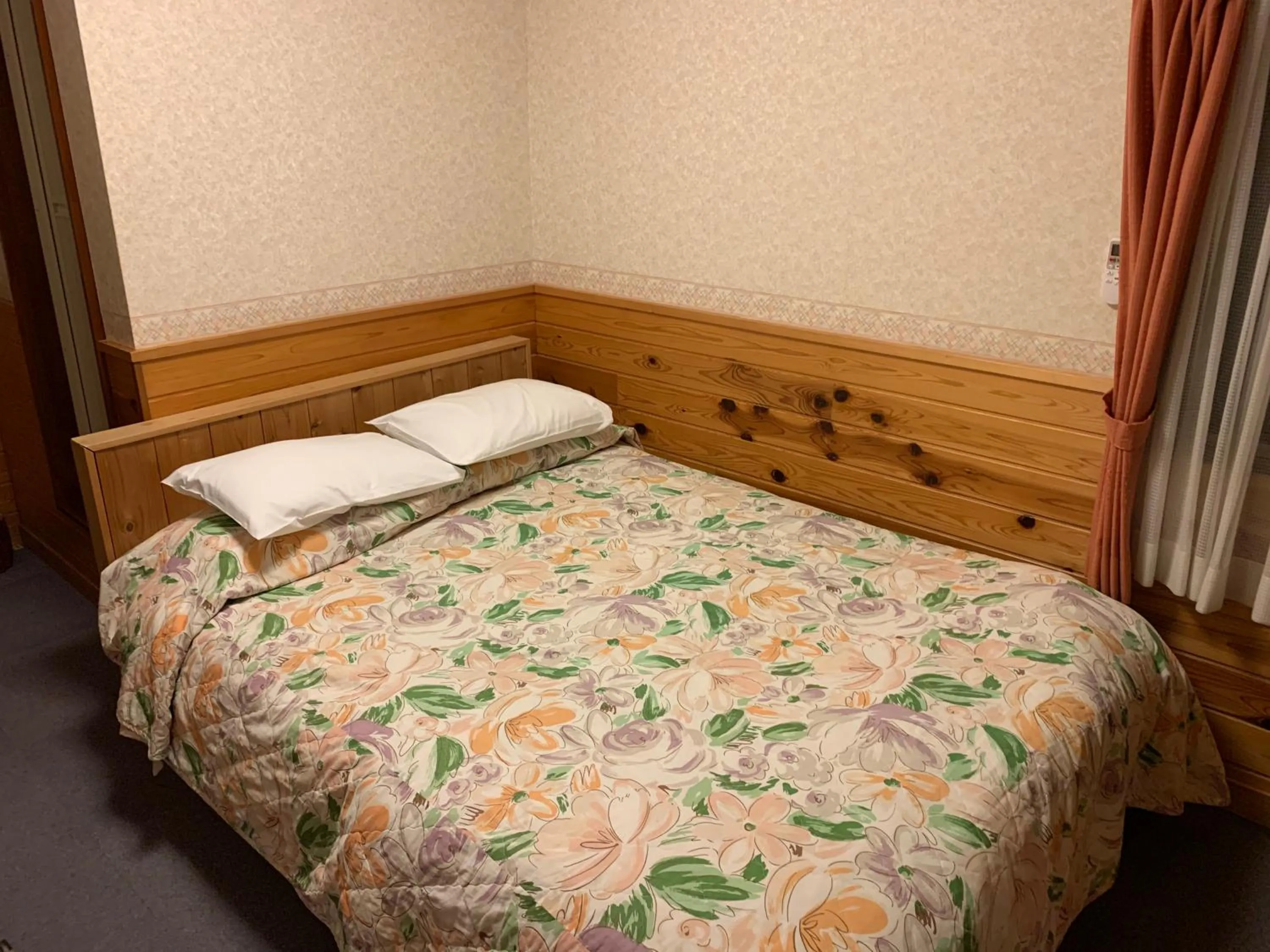 Bed in Turtle Inn Nikko