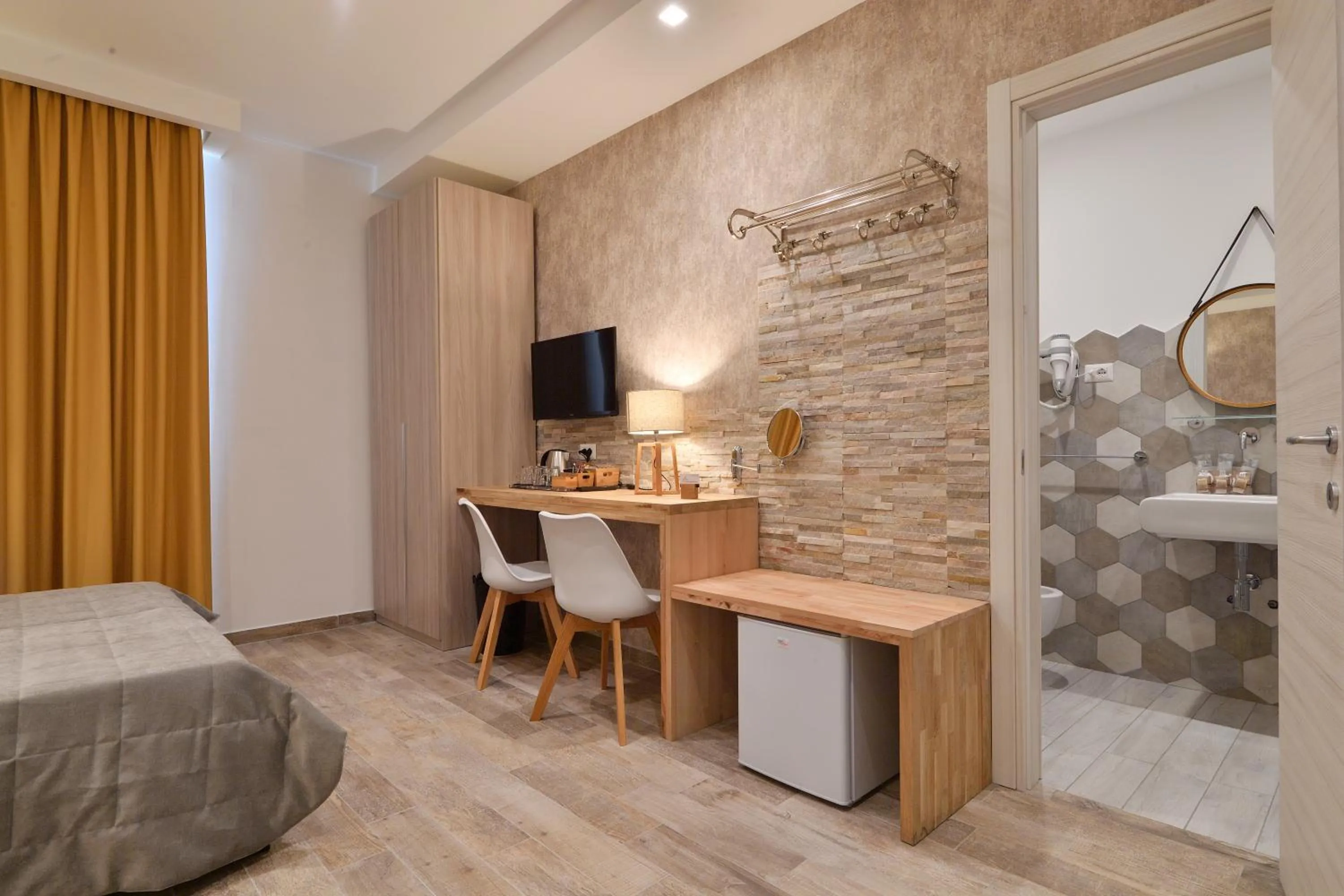 Bathroom, Bed in Veneto Suite Rome