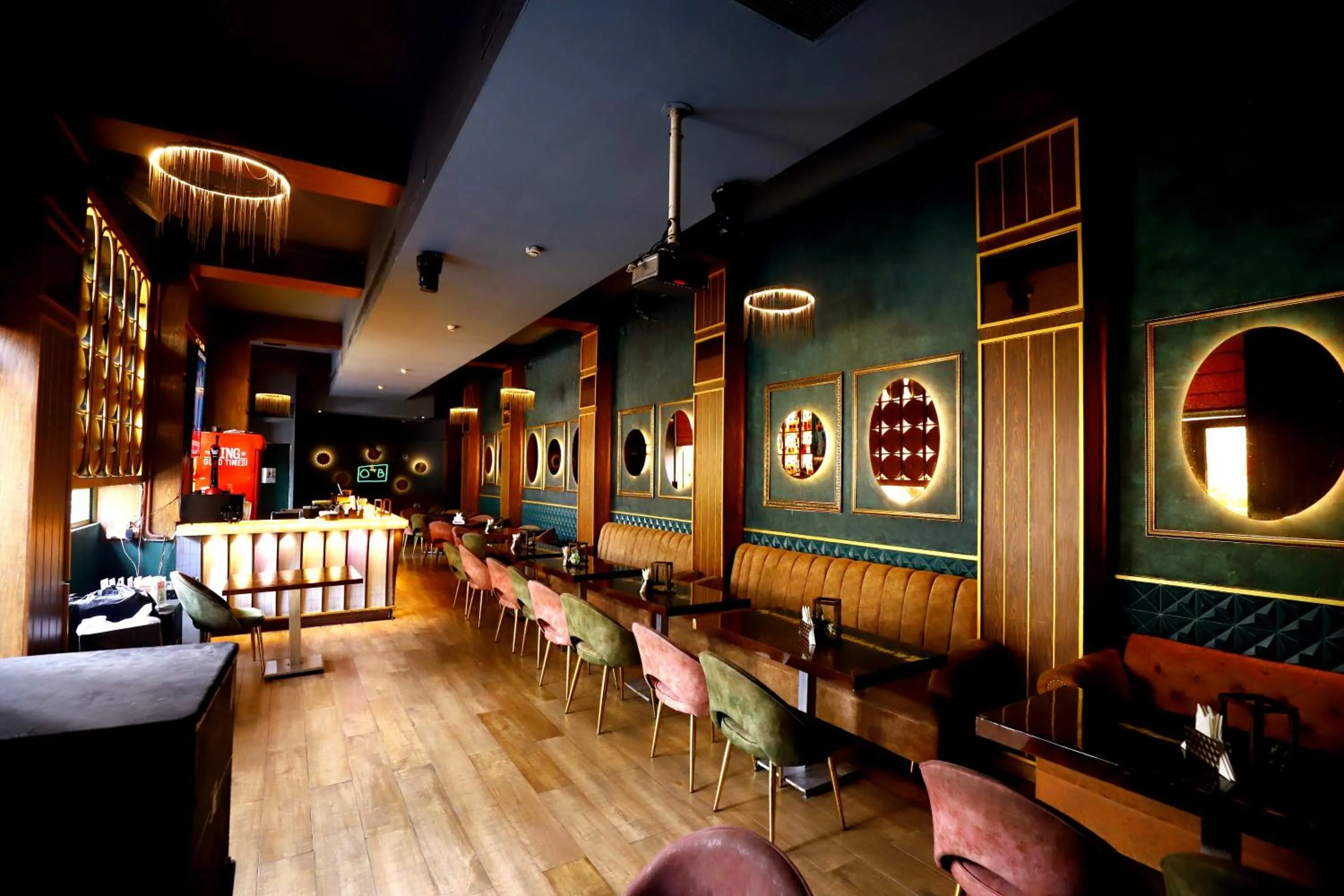 Restaurant/places to eat in The Corus Hotel