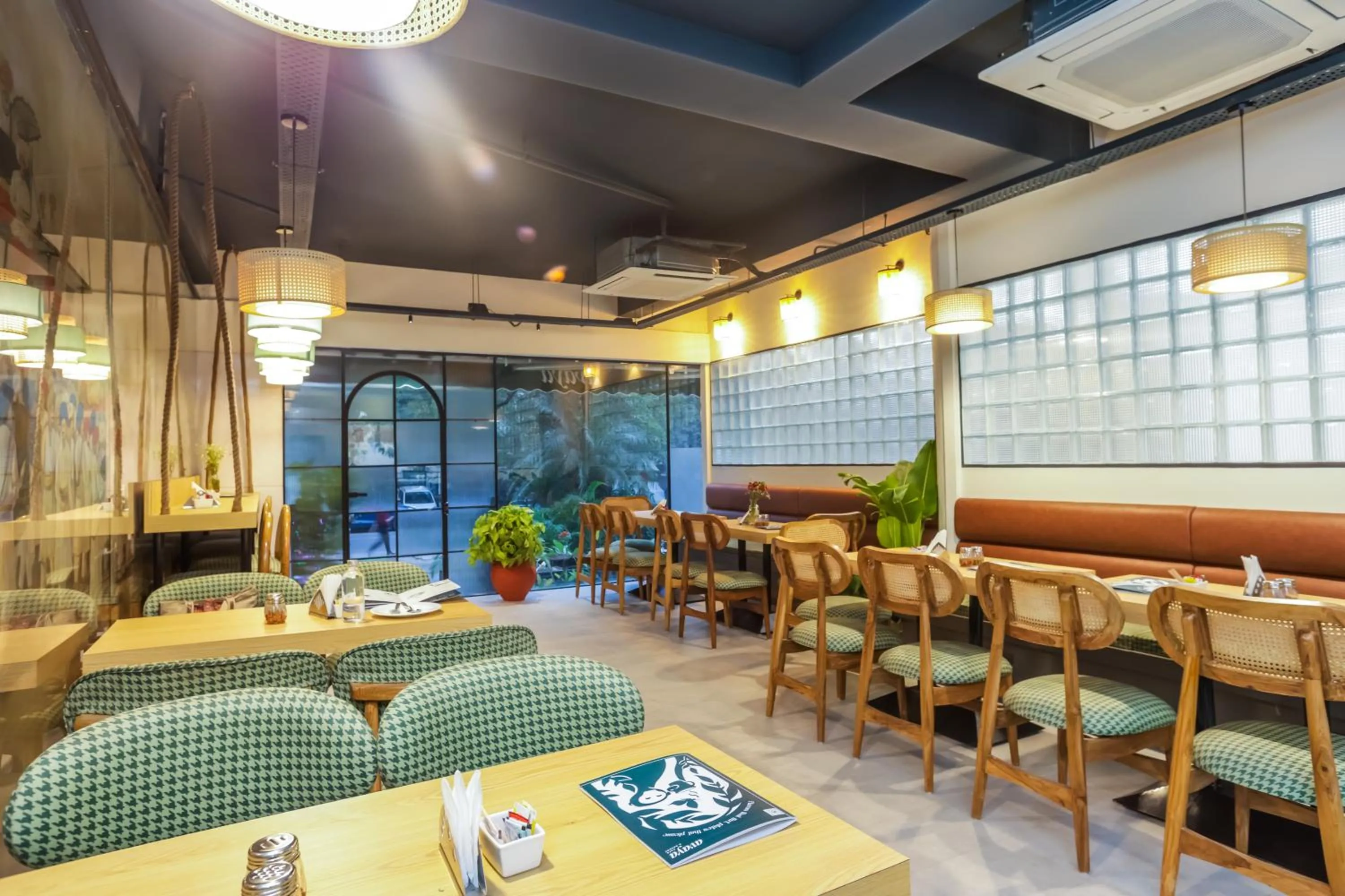 Restaurant/places to eat in Amber Inn by Orion Hotels