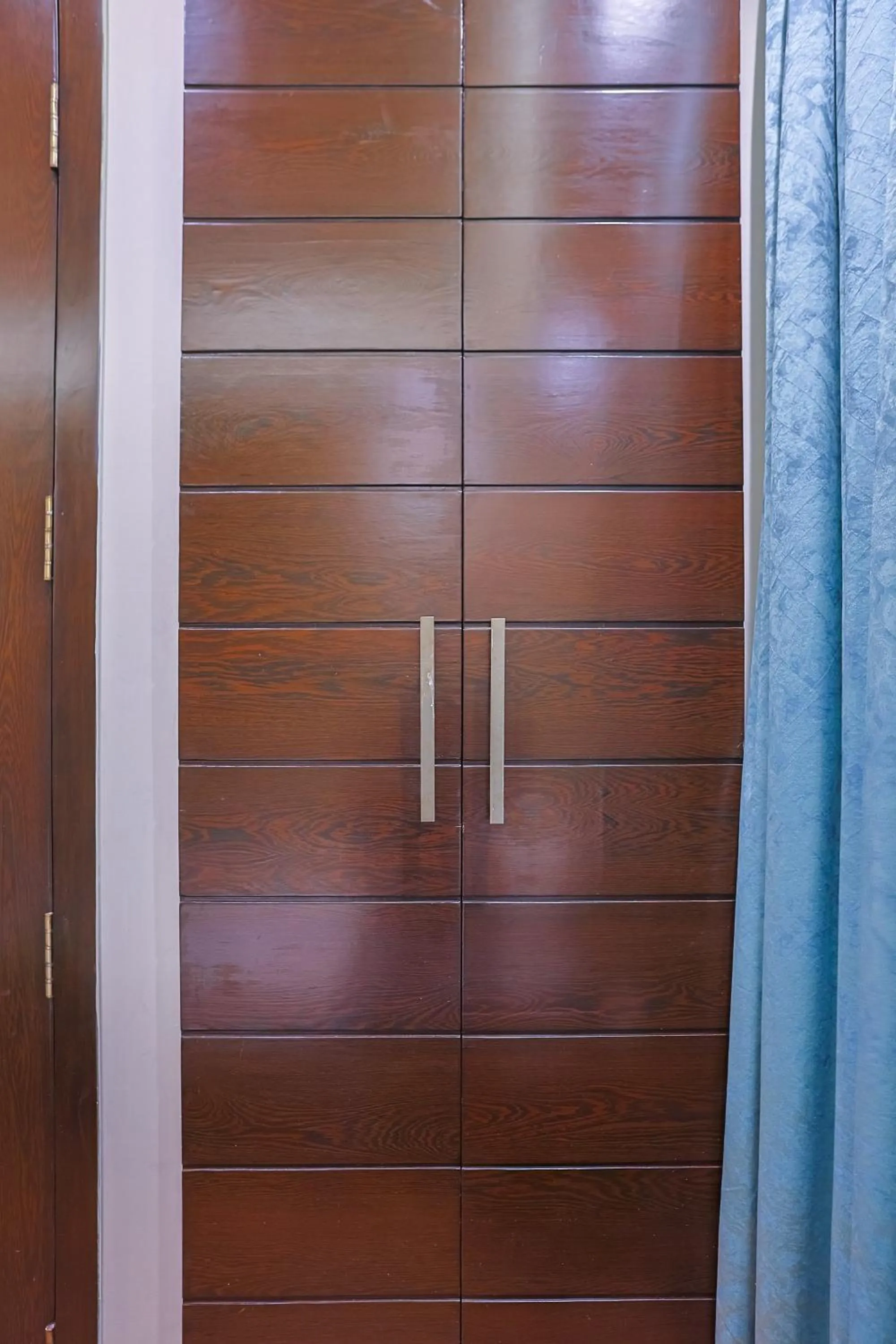 wardrobe in Amber Inn by Orion Hotels