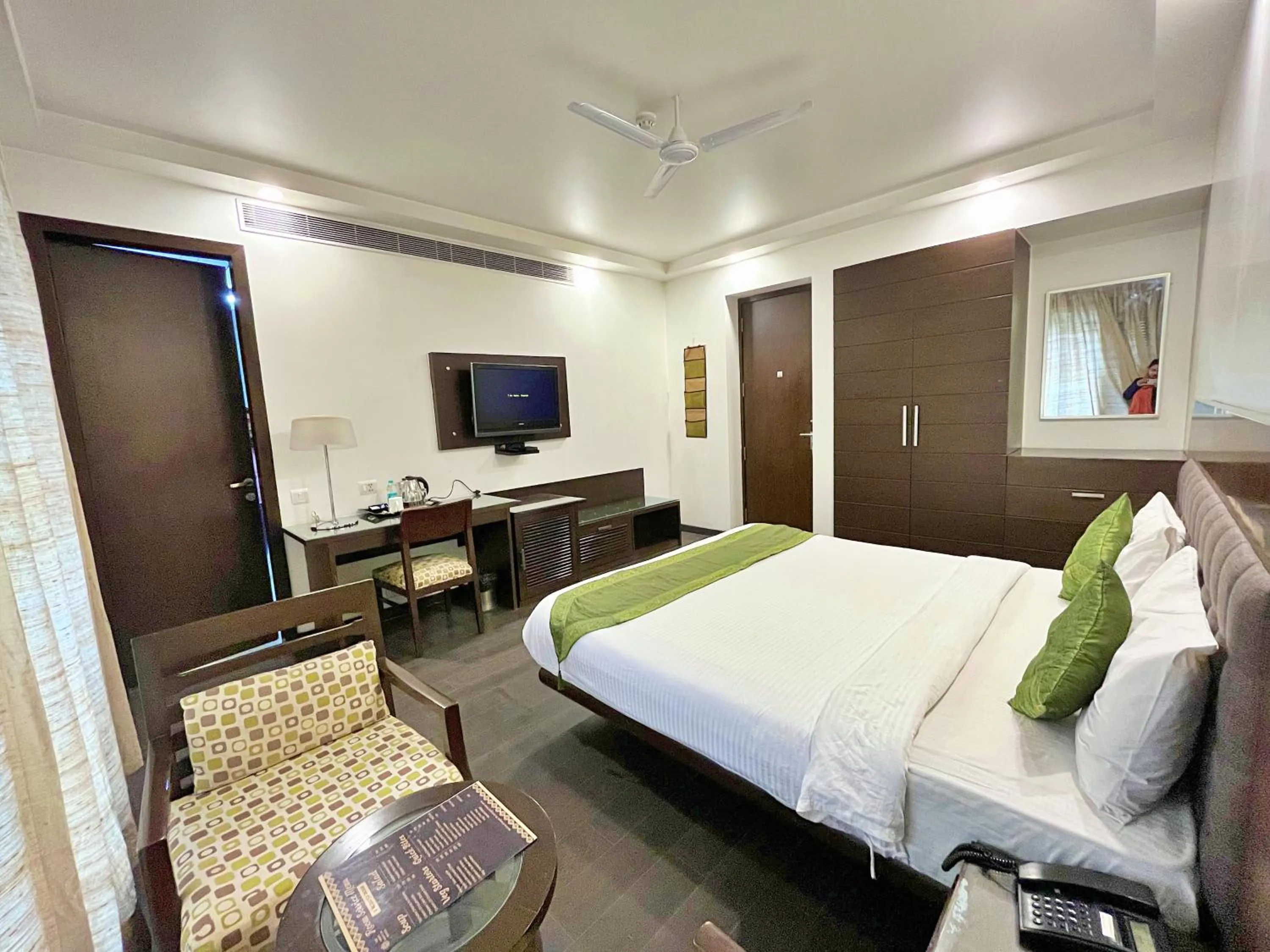 Photo of the whole room, Bed in Amber Inn by Orion Hotels