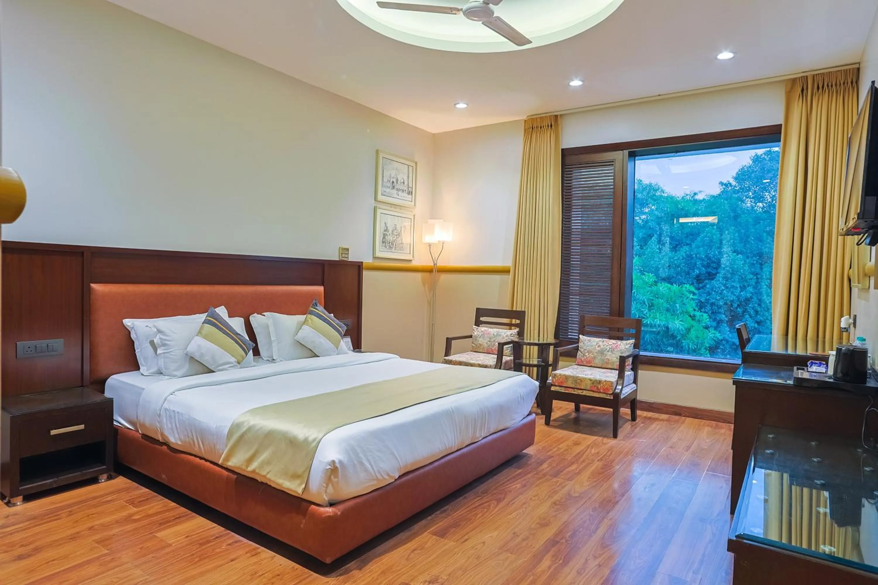 Living room, Bed in Amber Inn by Orion Hotels