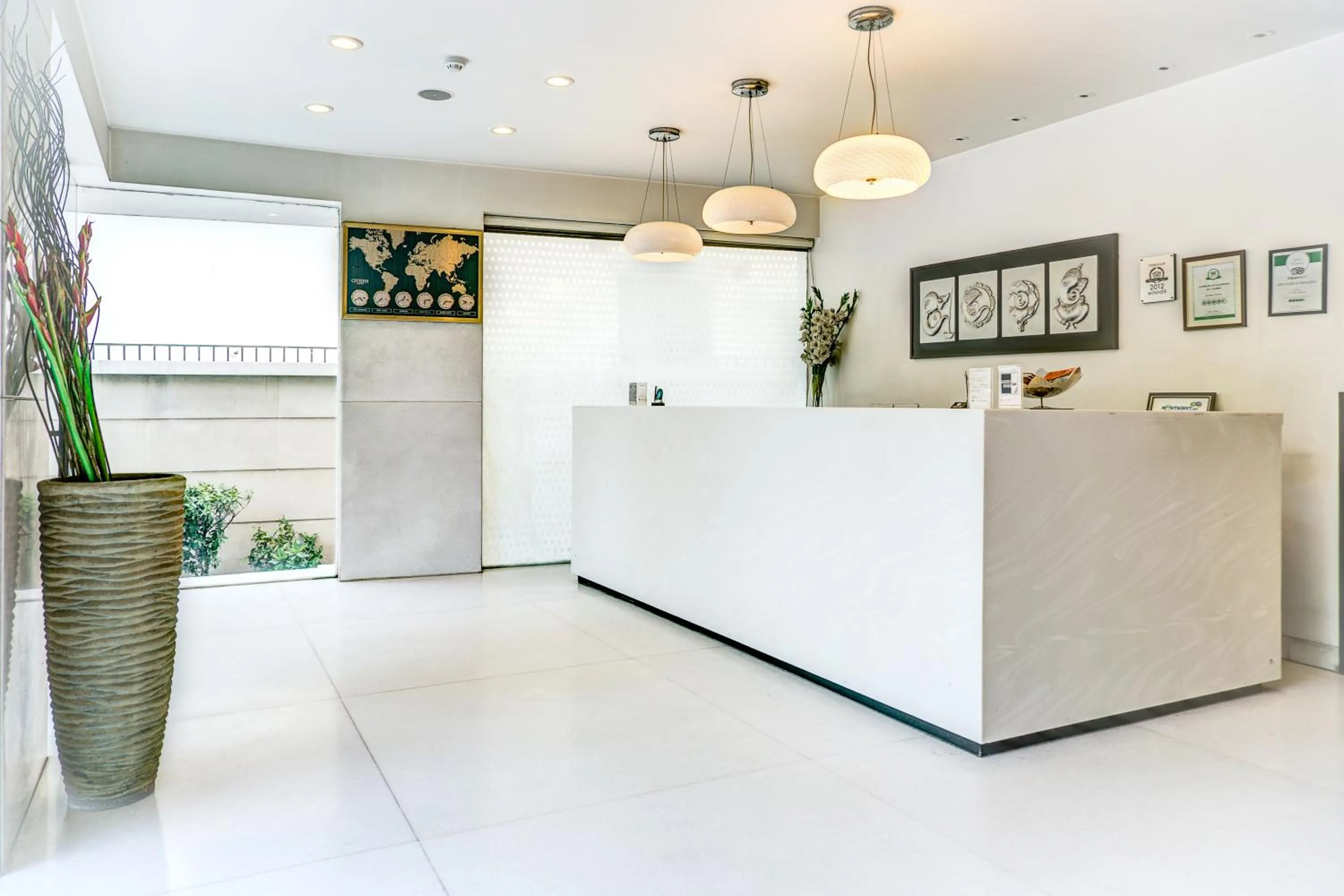 Lobby or reception in Amber Inn by Orion Hotels