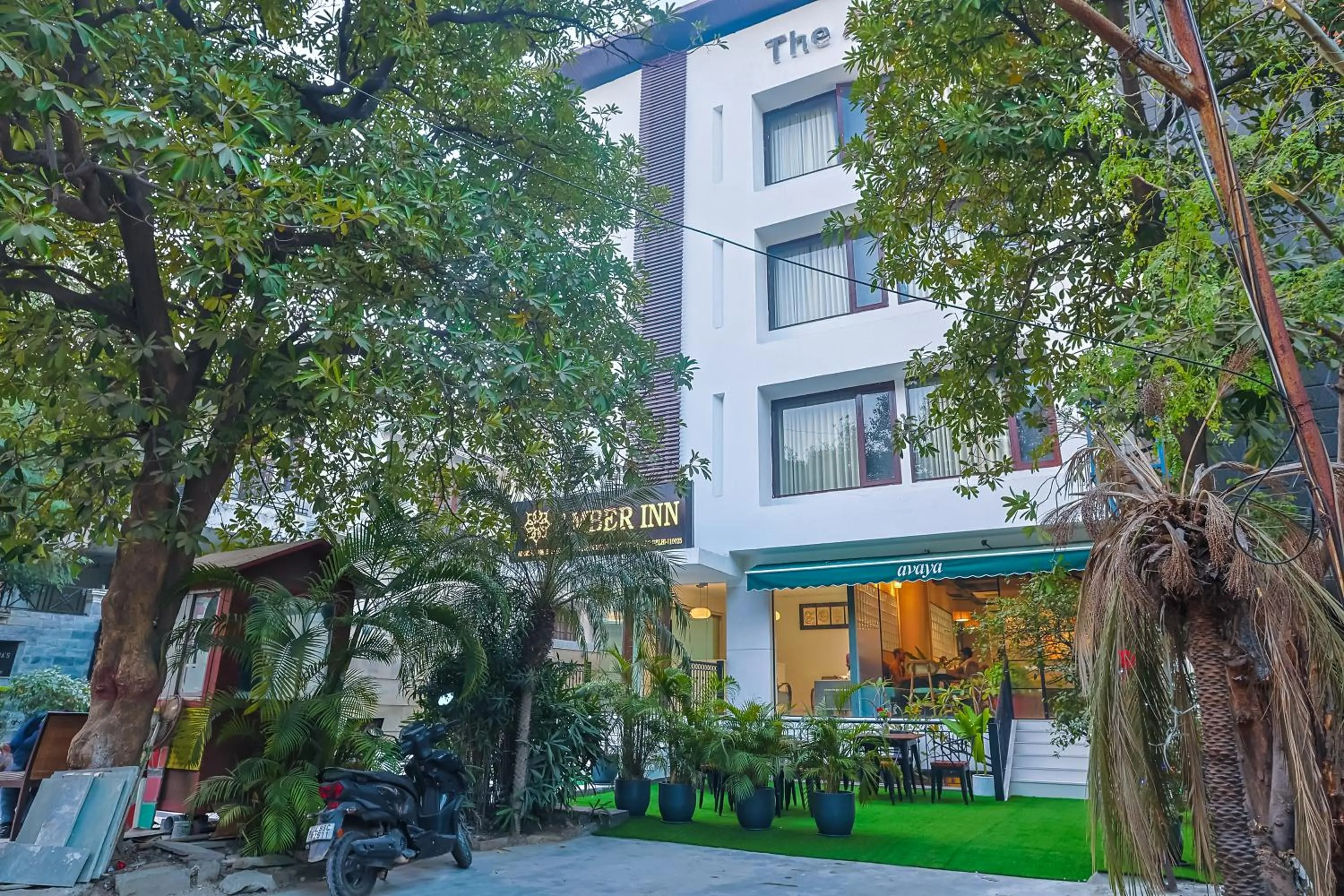 Facade/entrance in Amber Inn by Orion Hotels