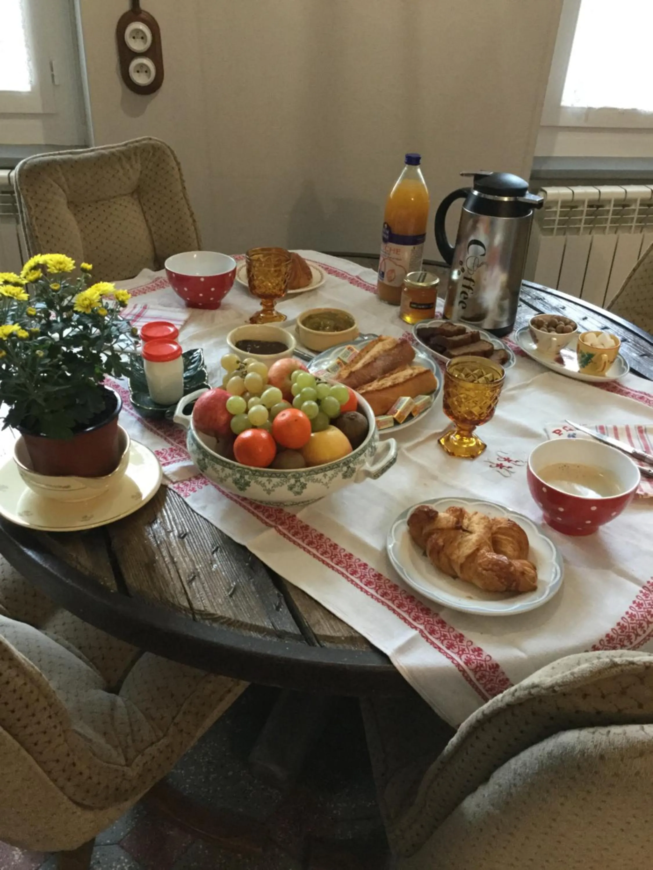 Food and drinks in Chez Les Brocs B&B