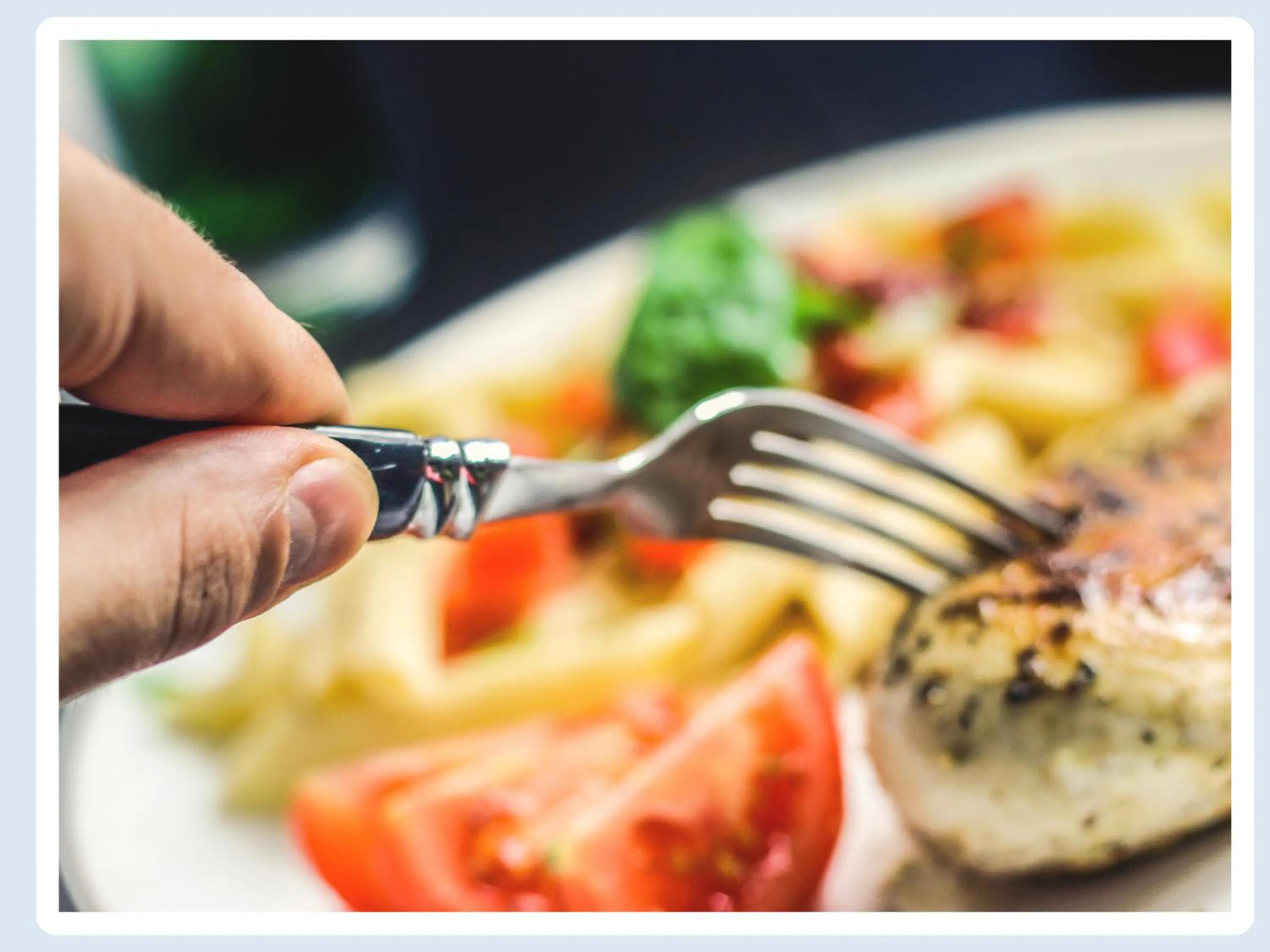 Restaurant/places to eat in Al Hamra Hotel