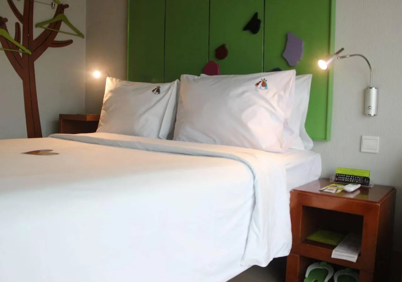 Bed in MaxOneHotels at Sabang