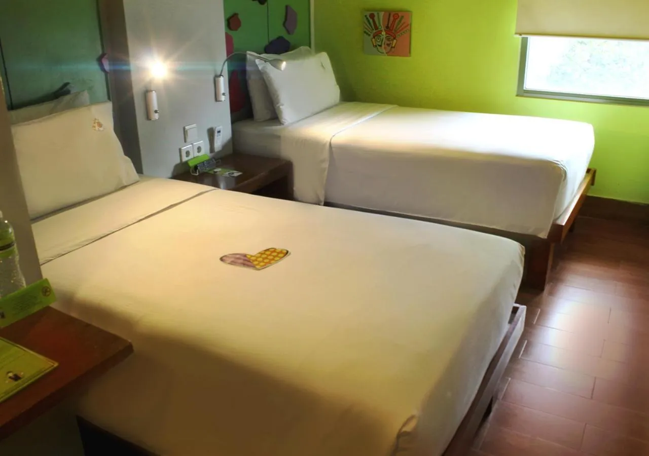 Bed in MaxOneHotels at Sabang