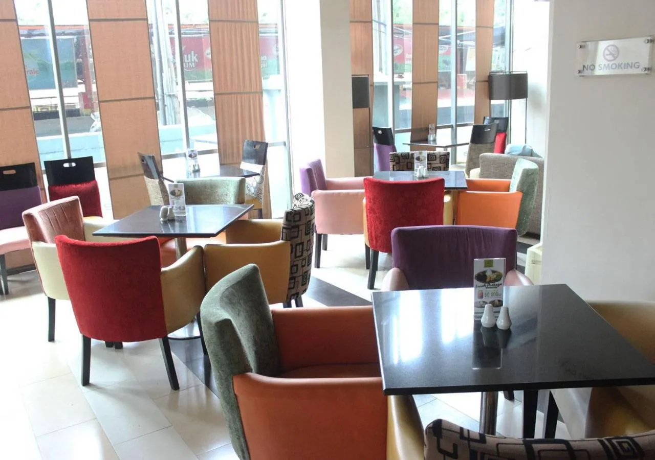 Restaurant/places to eat in MaxOneHotels at Sabang