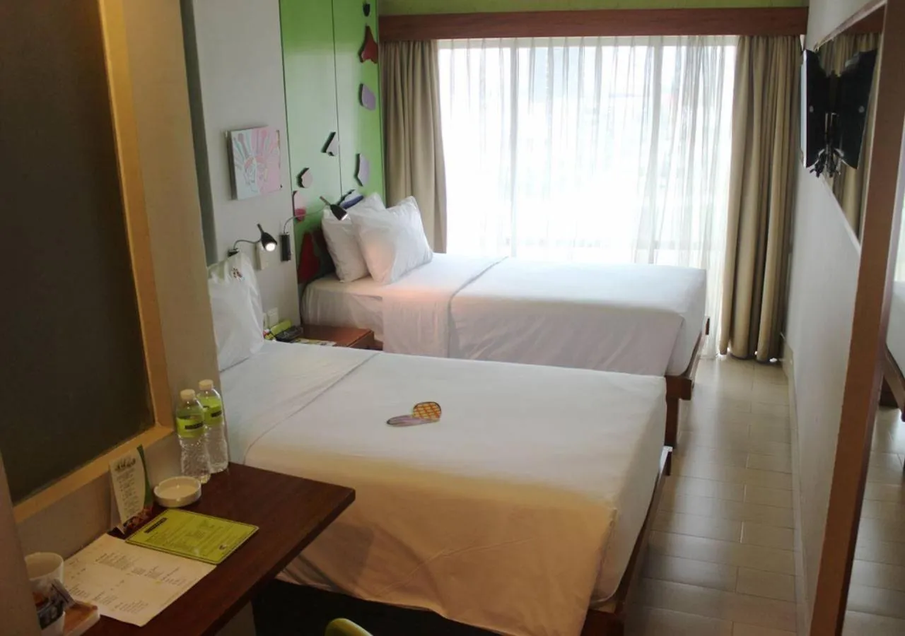 Bed in MaxOneHotels at Sabang