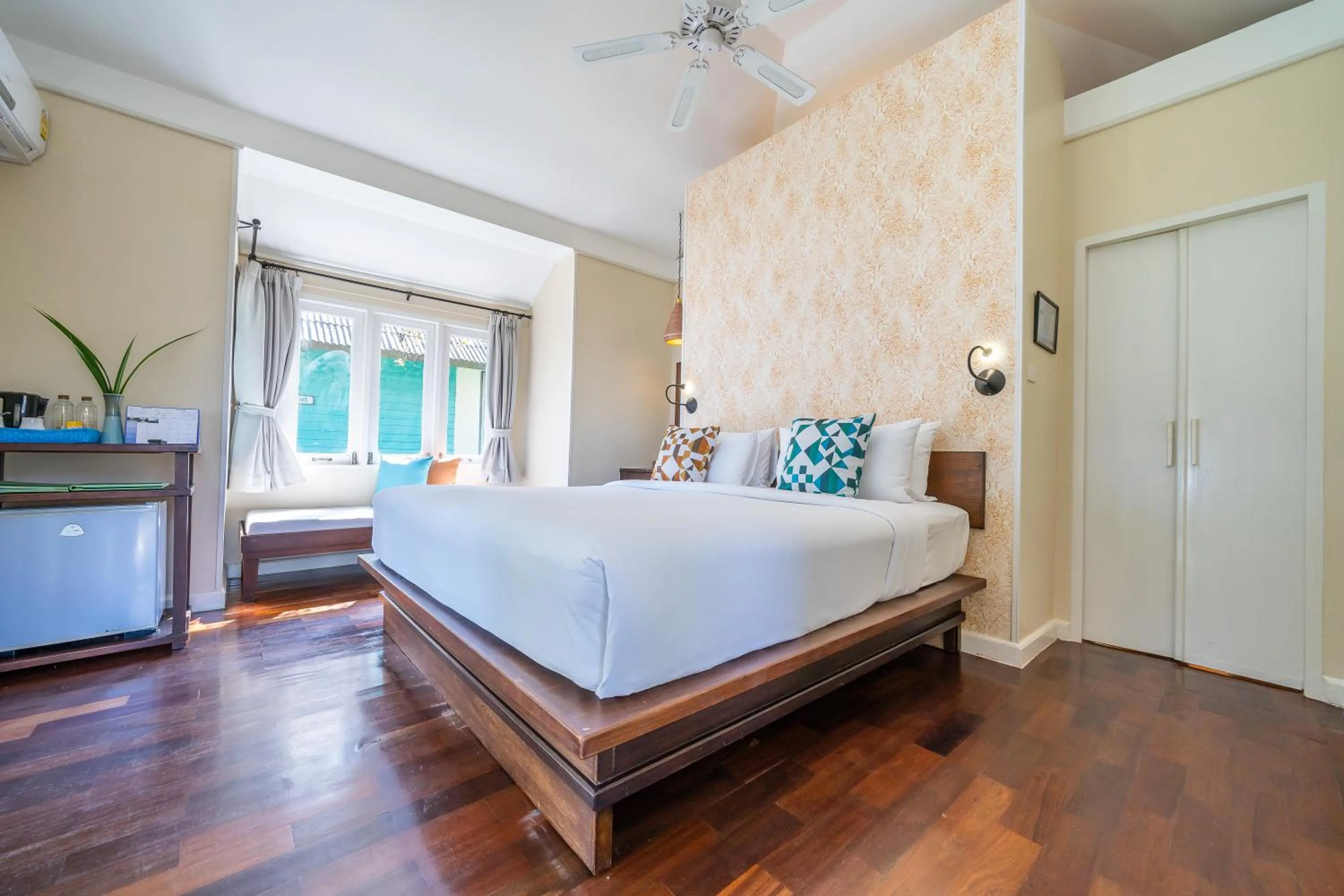 Photo of the whole room, Bed in Sai Kaew Beach Resort