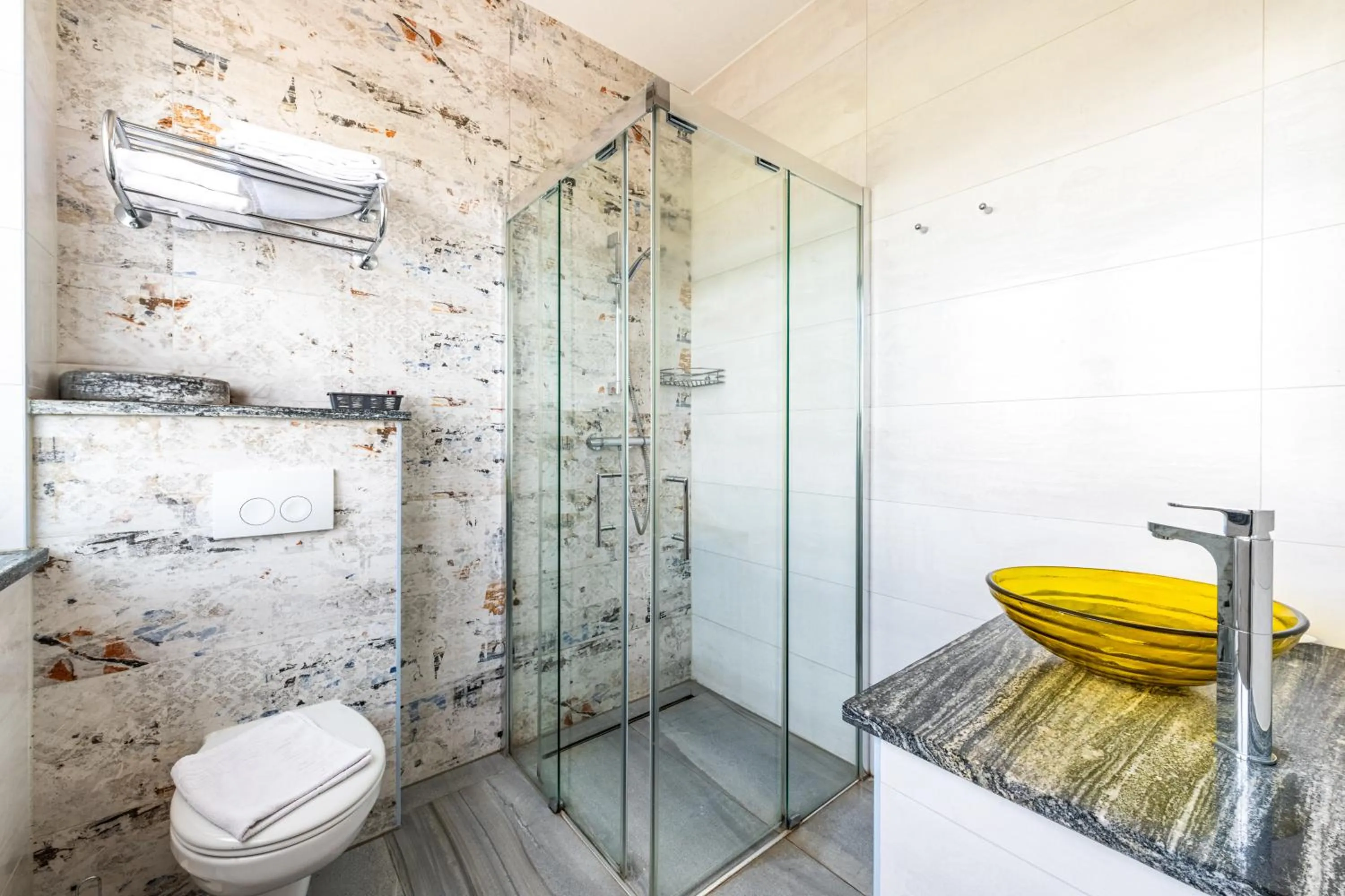 Shower in Wels Inn Hotel