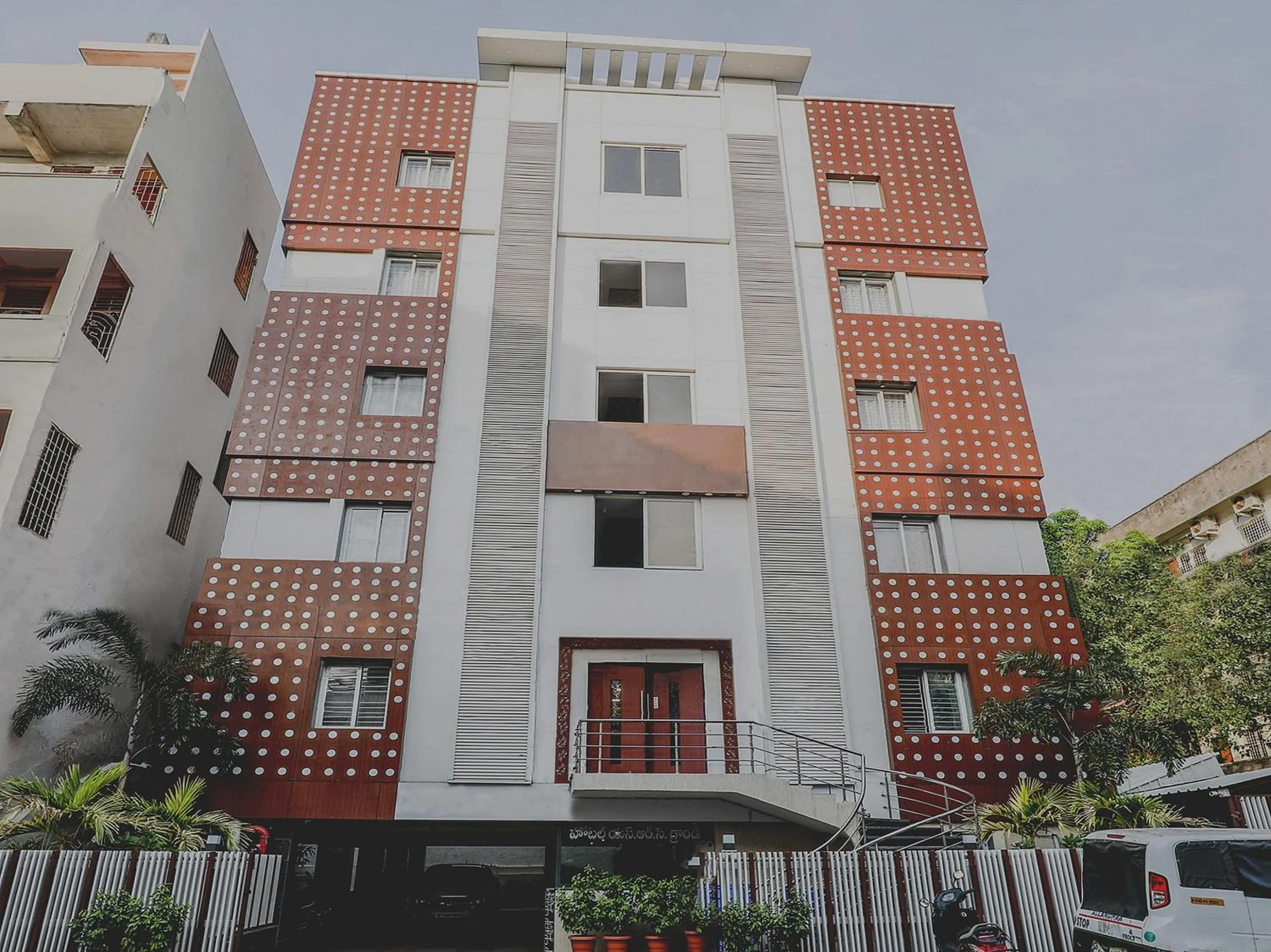 Facade/entrance in Super Hotel O Src Grand