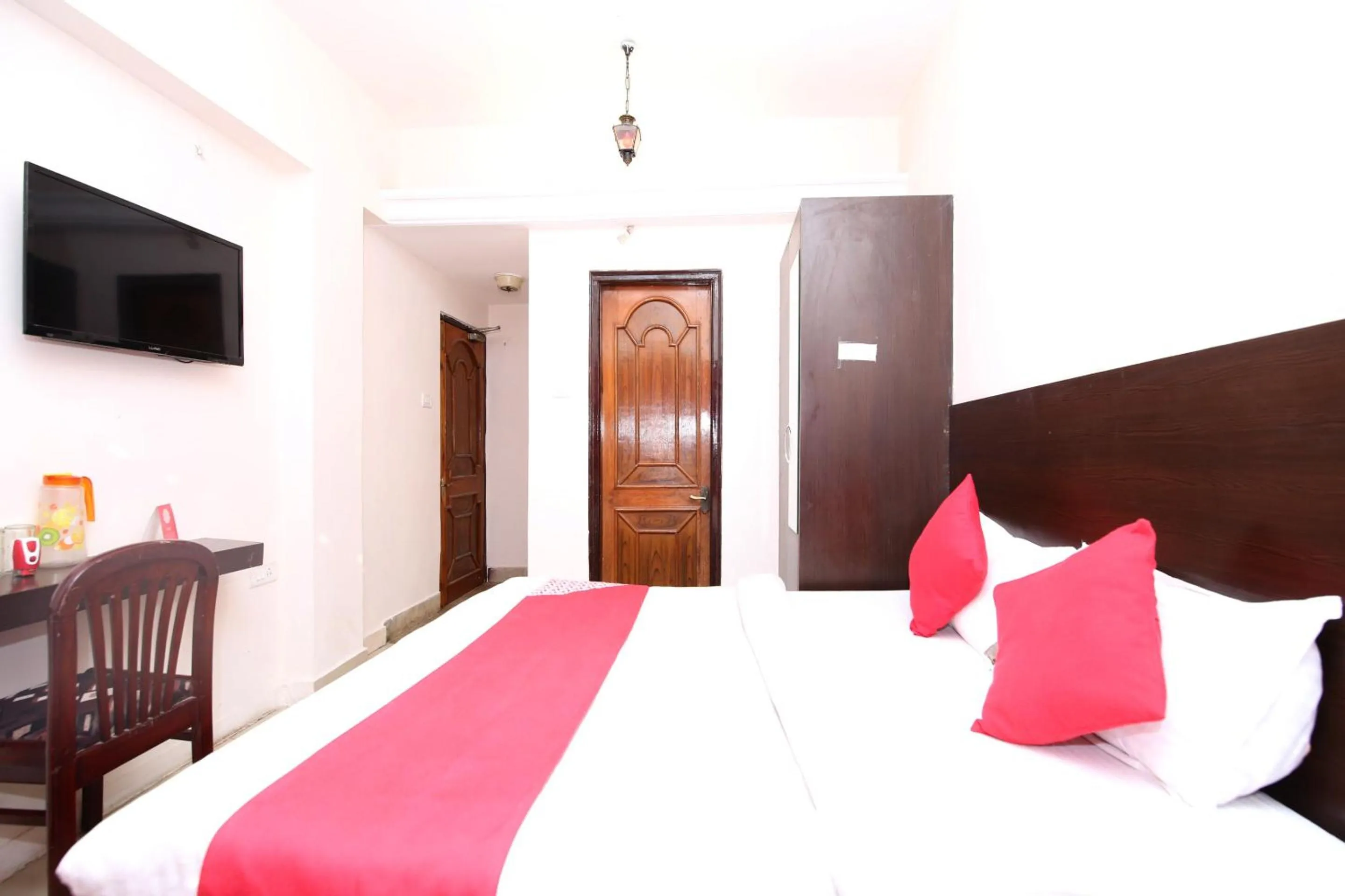 Bedroom, Bed in Hotel O Dwarika Inn