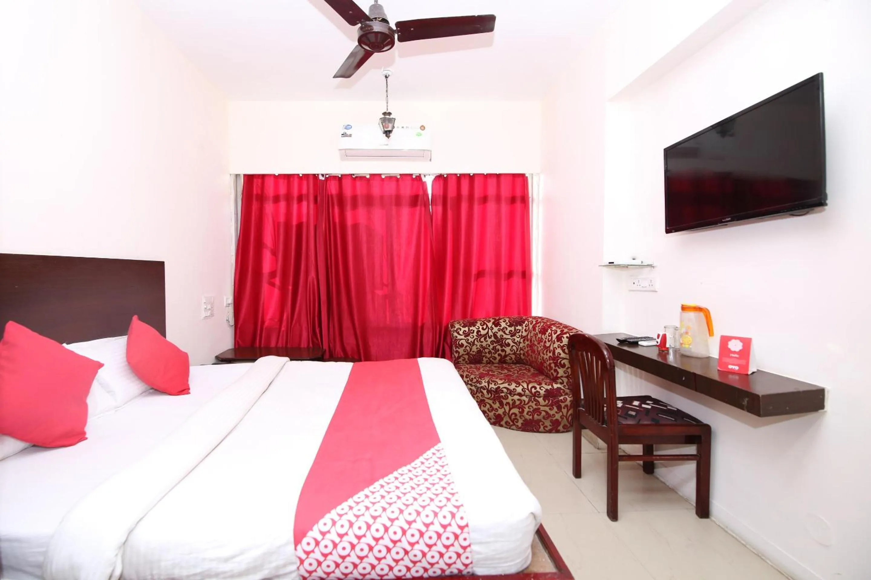 Bedroom, Bed in Hotel O Dwarika Inn