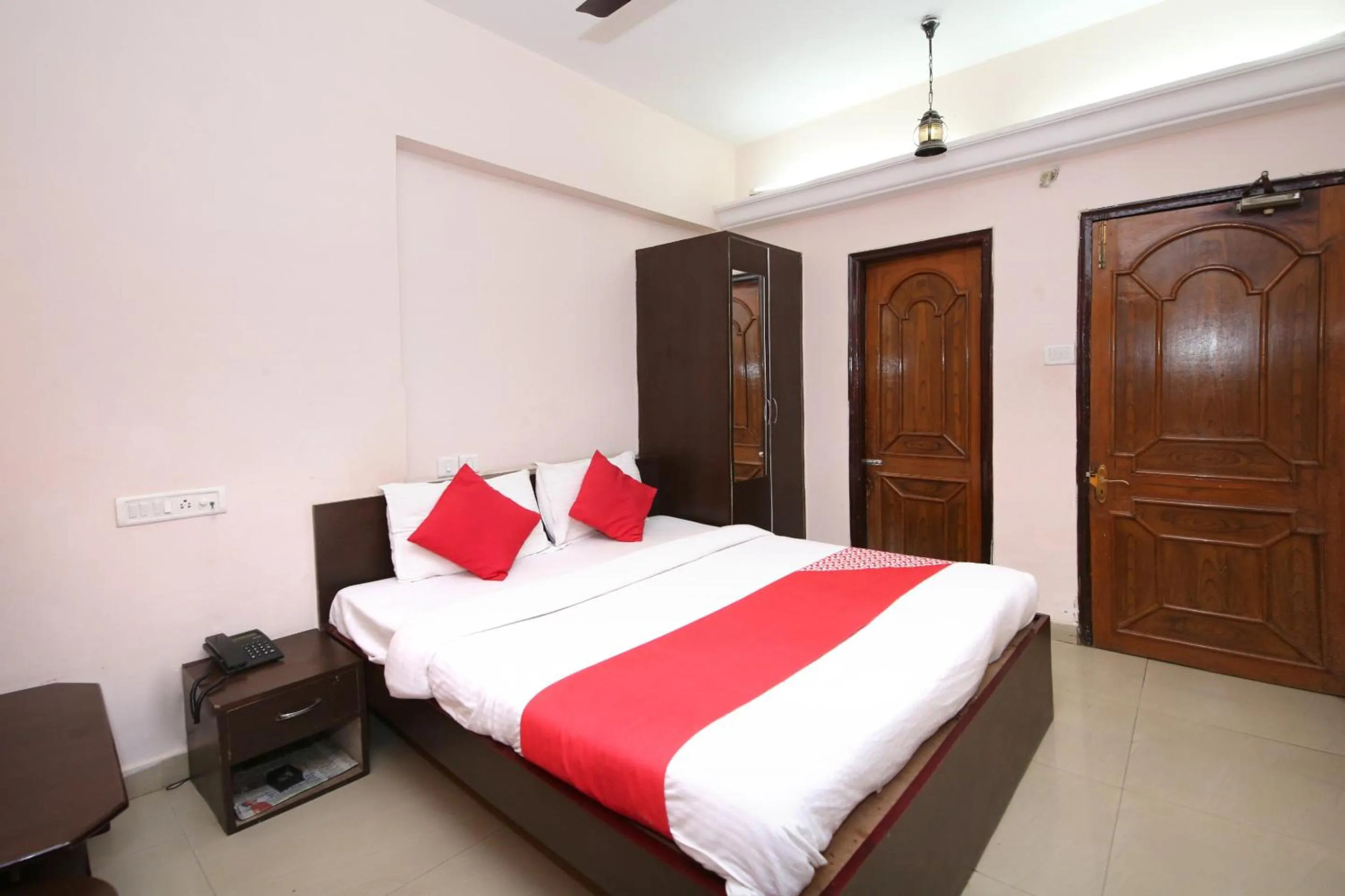 Bedroom, Bed in Hotel O Dwarika Inn