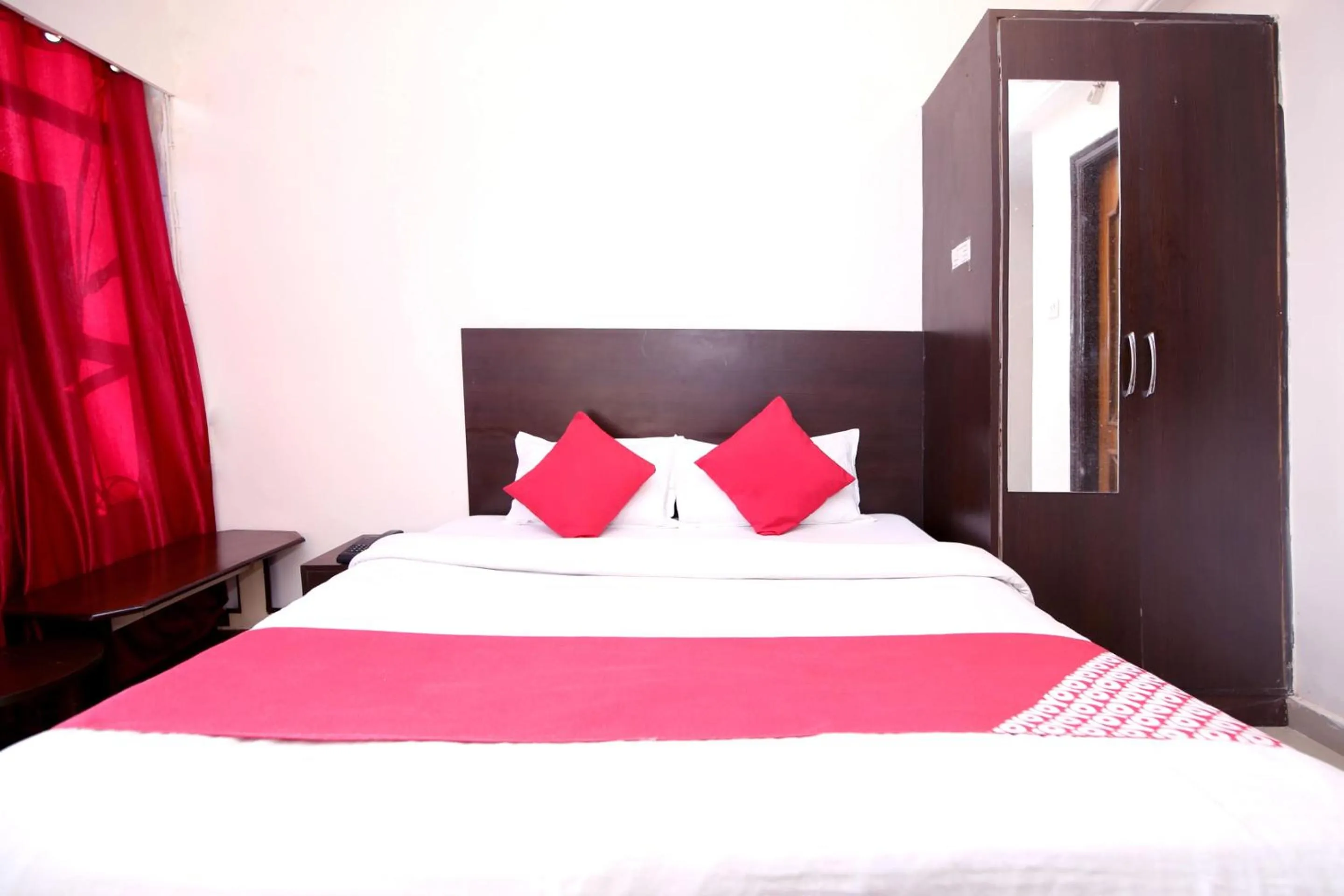 Bedroom, Bed in Hotel O Dwarika Inn